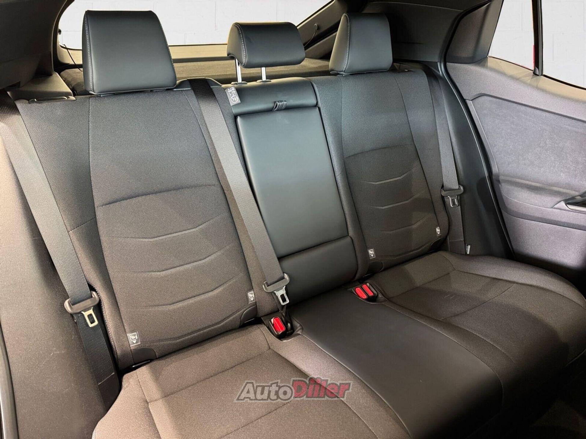 Toyota C-HR 64kW 2026, photo 7/10