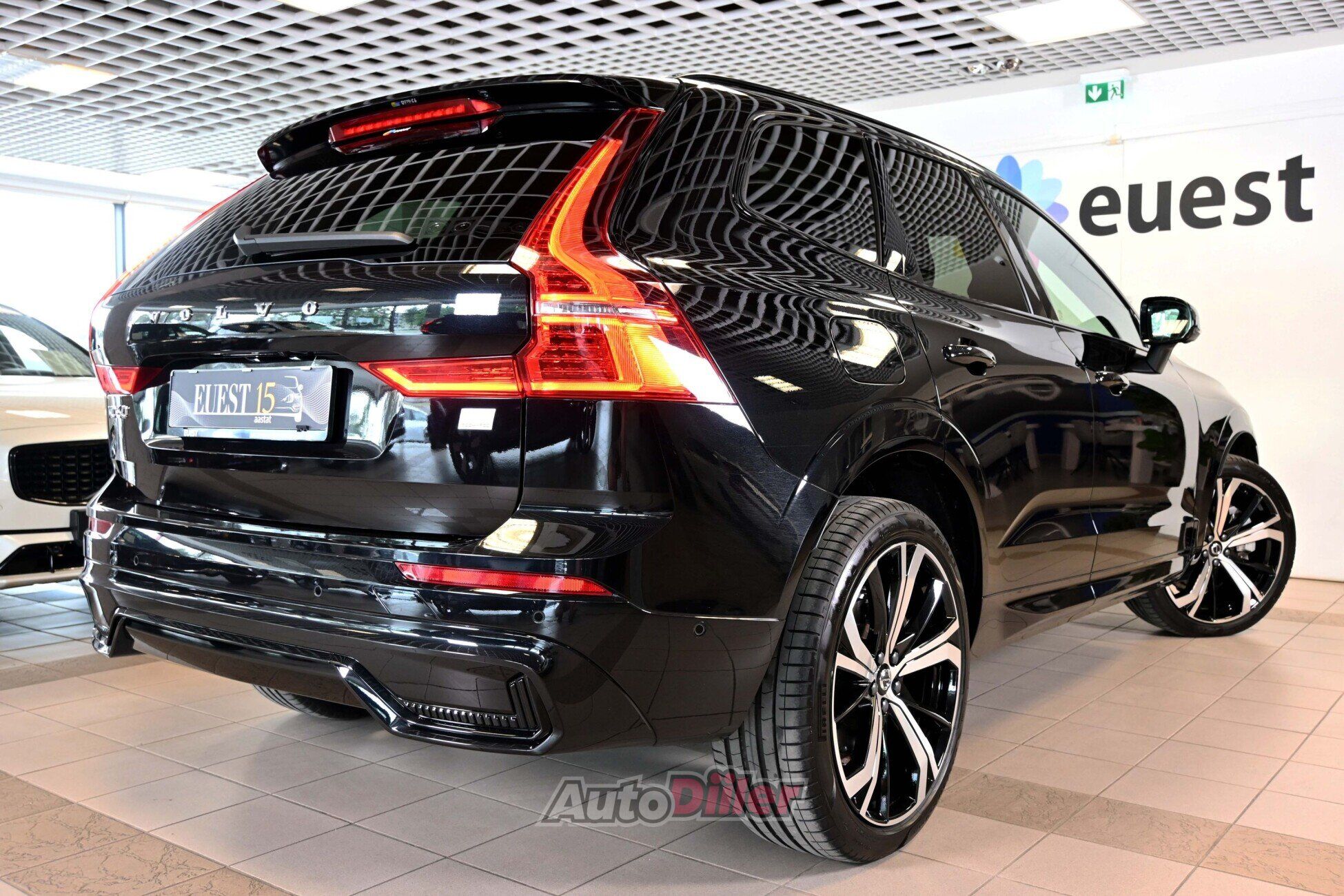 Volvo XC60 2024, photo 2/10