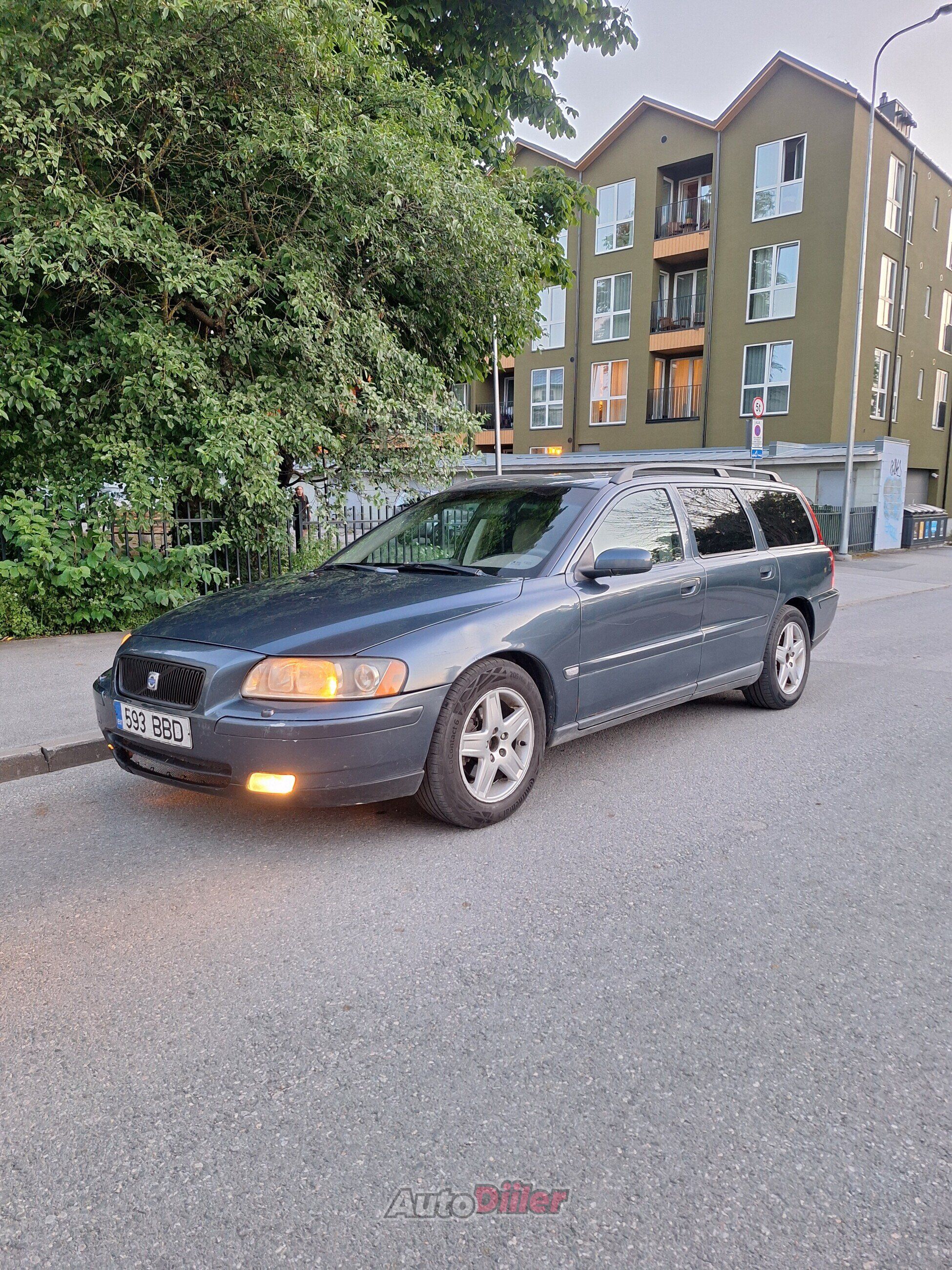 Volvo V70 LPG 2.4 103kW 2004, kuva 2/6