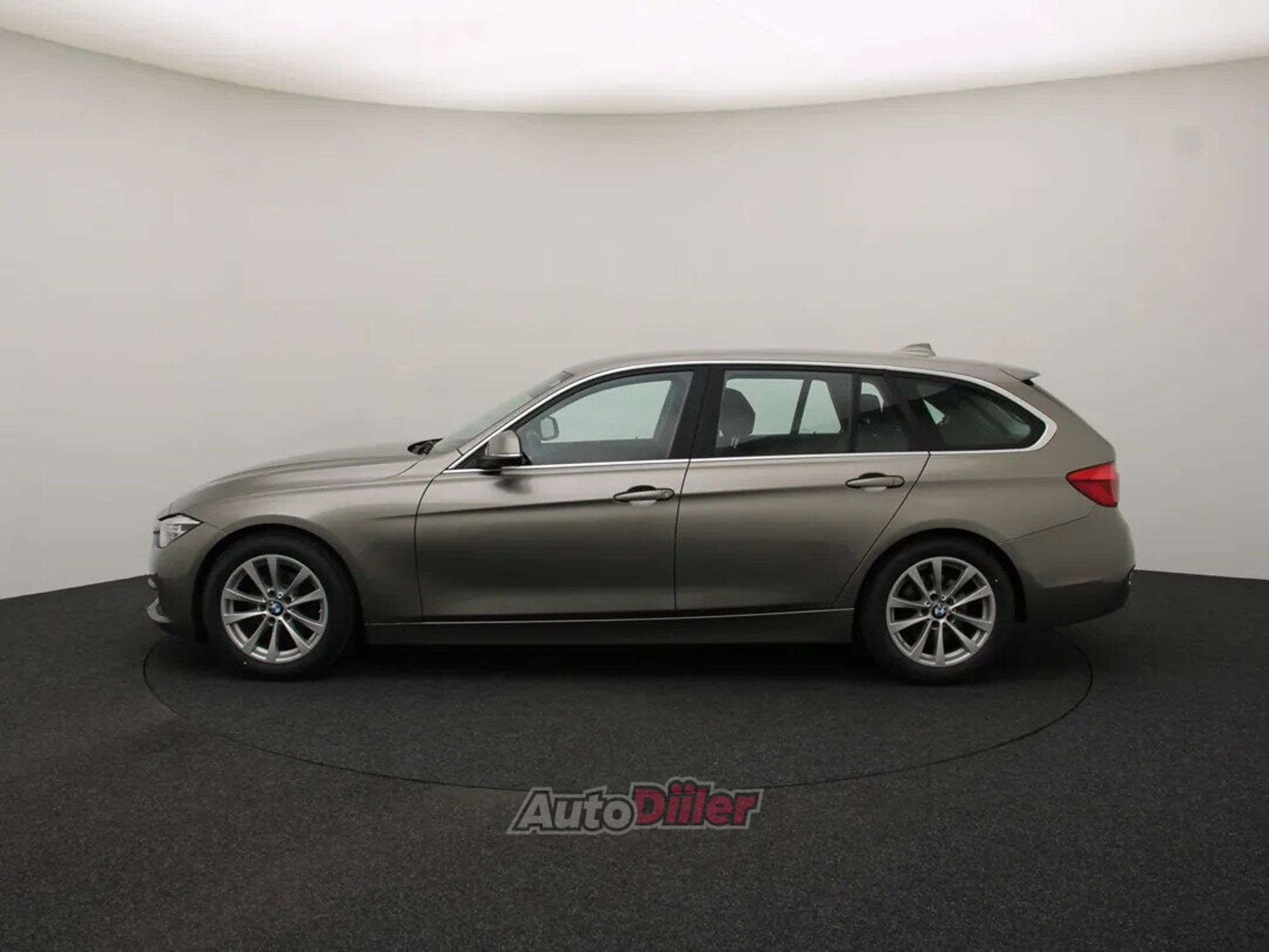 BMW 320 Centennial Executive 2.0 120kW 2016, photo 6/10