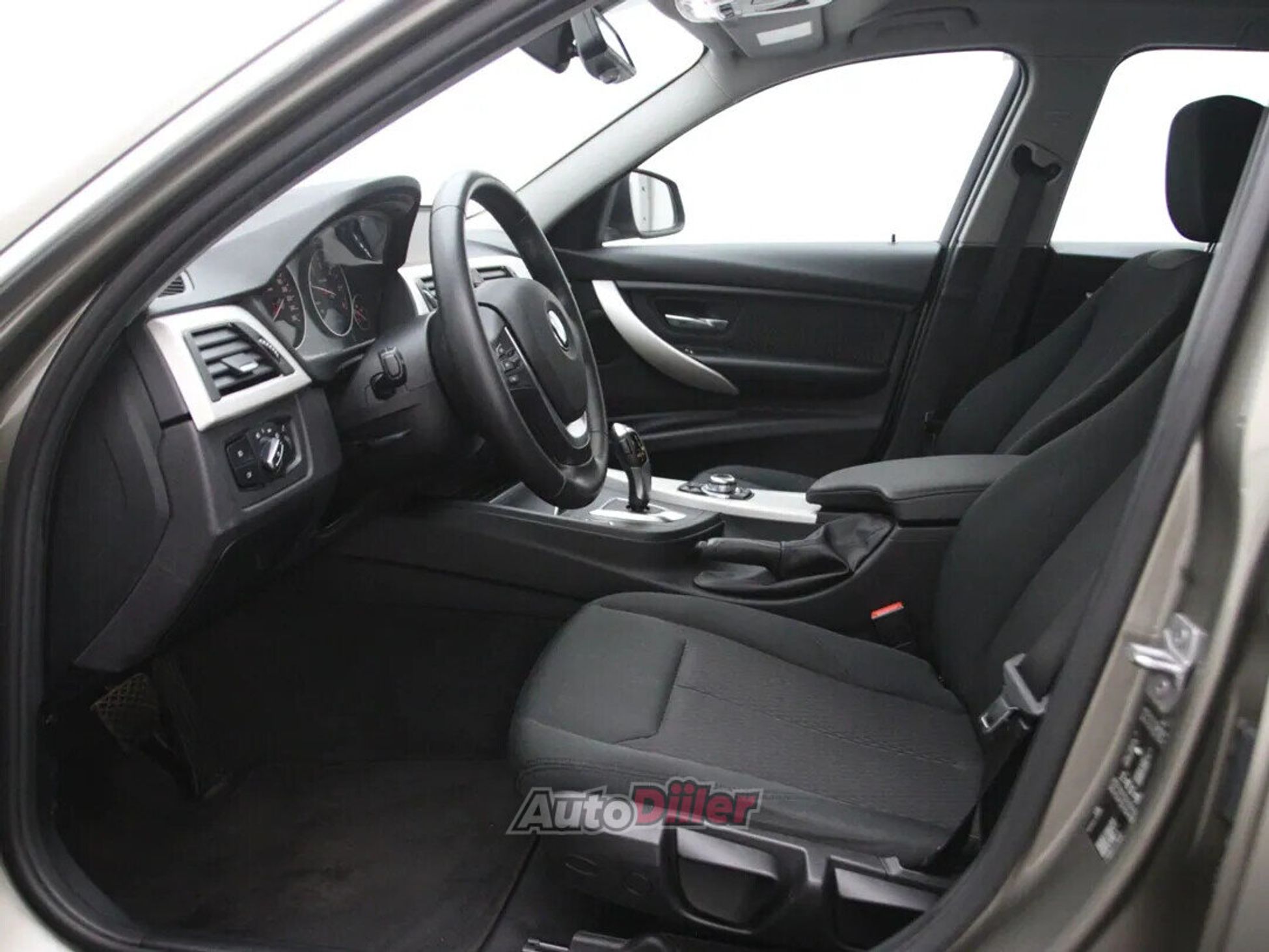 BMW 320 Centennial Executive 2.0 120kW 2016, photo 4/10
