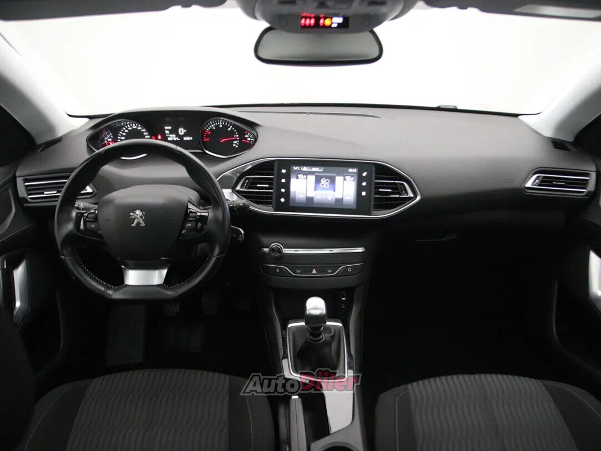 Peugeot 308 Executive 1.6 88kW 2016, kuva 2/10