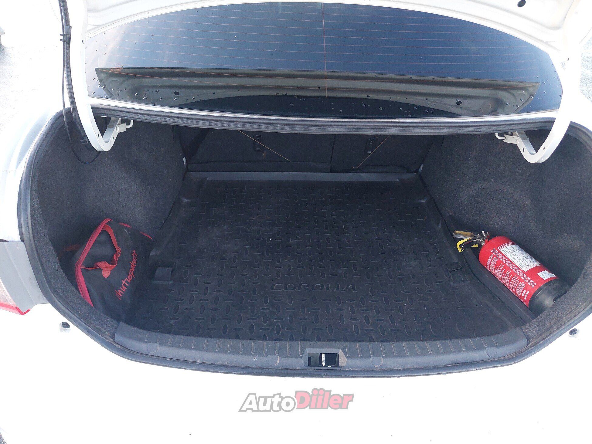 Toyota Corolla 1.6 97kW 2013, photo 5/10