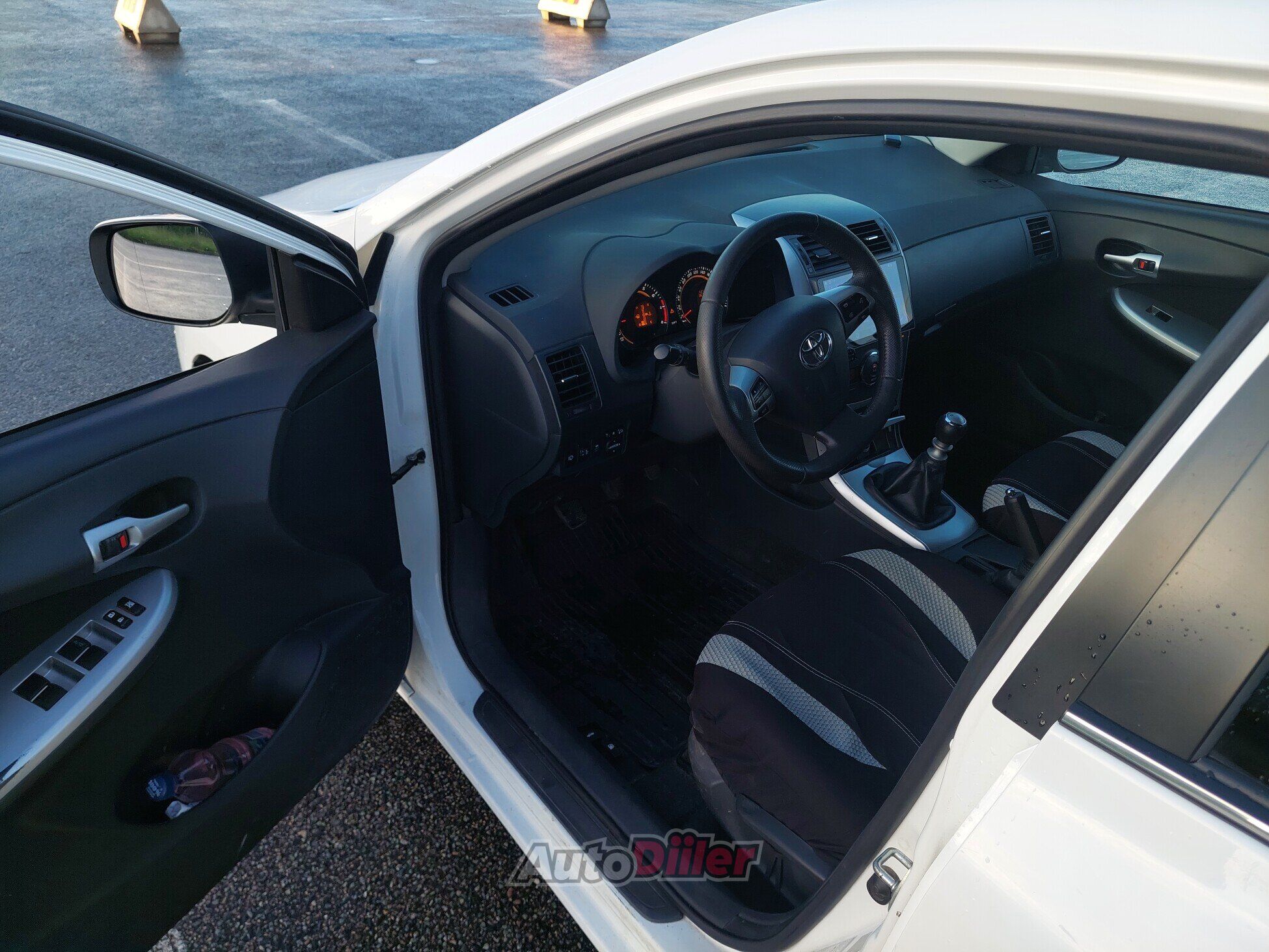 Toyota Corolla 1.6 97kW 2013, photo 3/10
