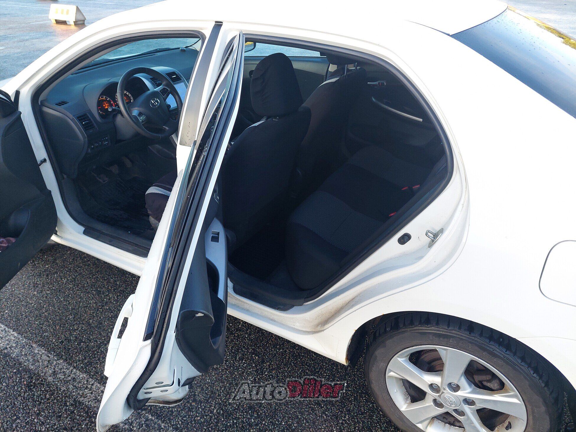 Toyota Corolla 1.6 97kW 2013, photo 4/10