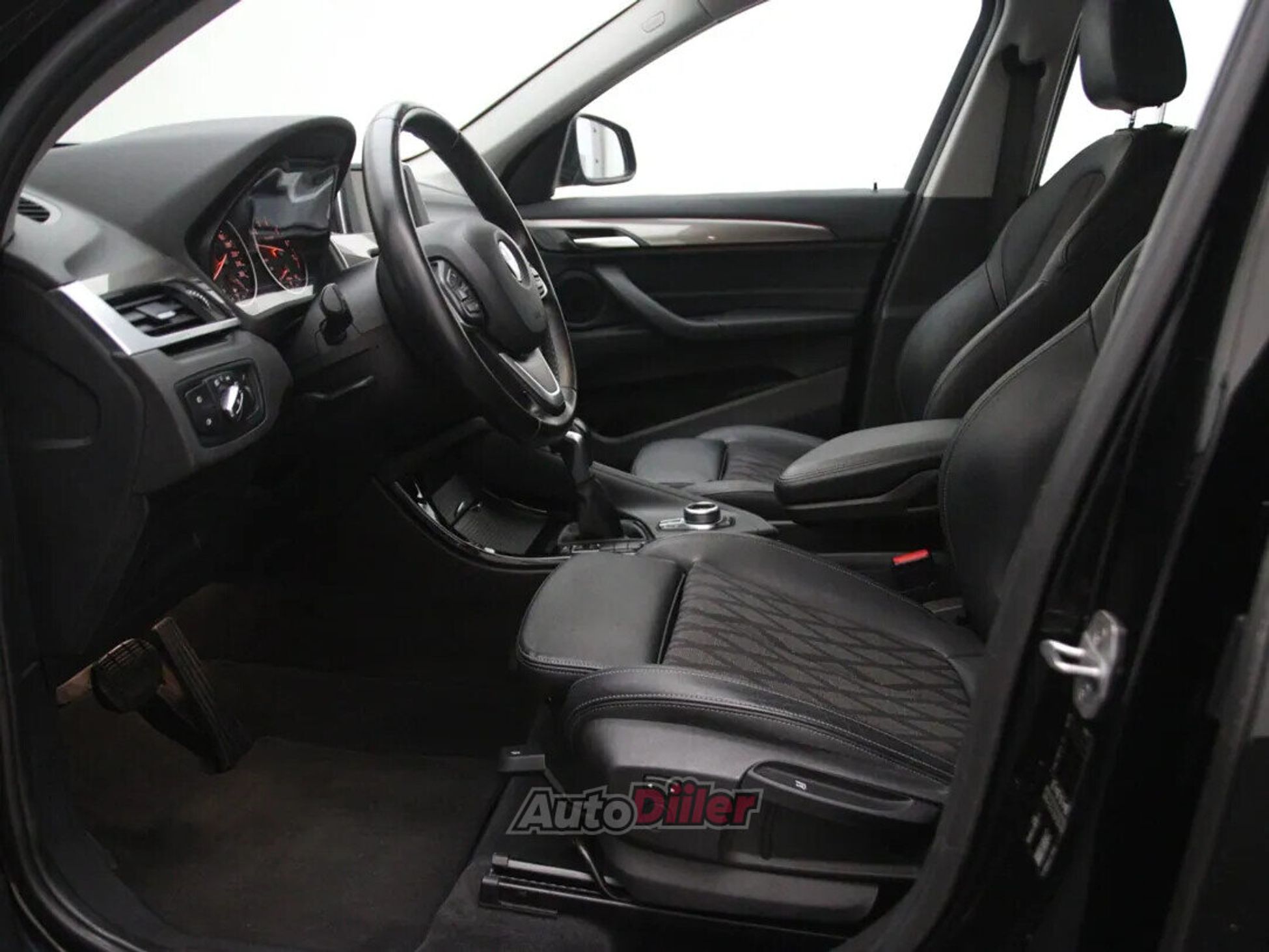 BMW X1 Executive 1.5 100kW 2017, kuva 4/10