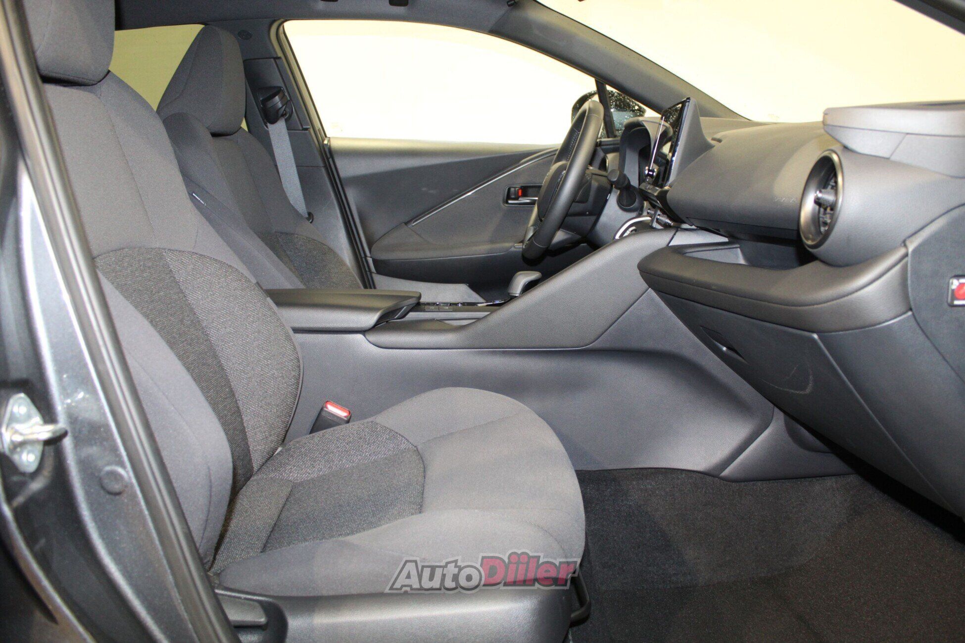 Toyota C-HR Active 1.8 72kW 2024, photo 6/10