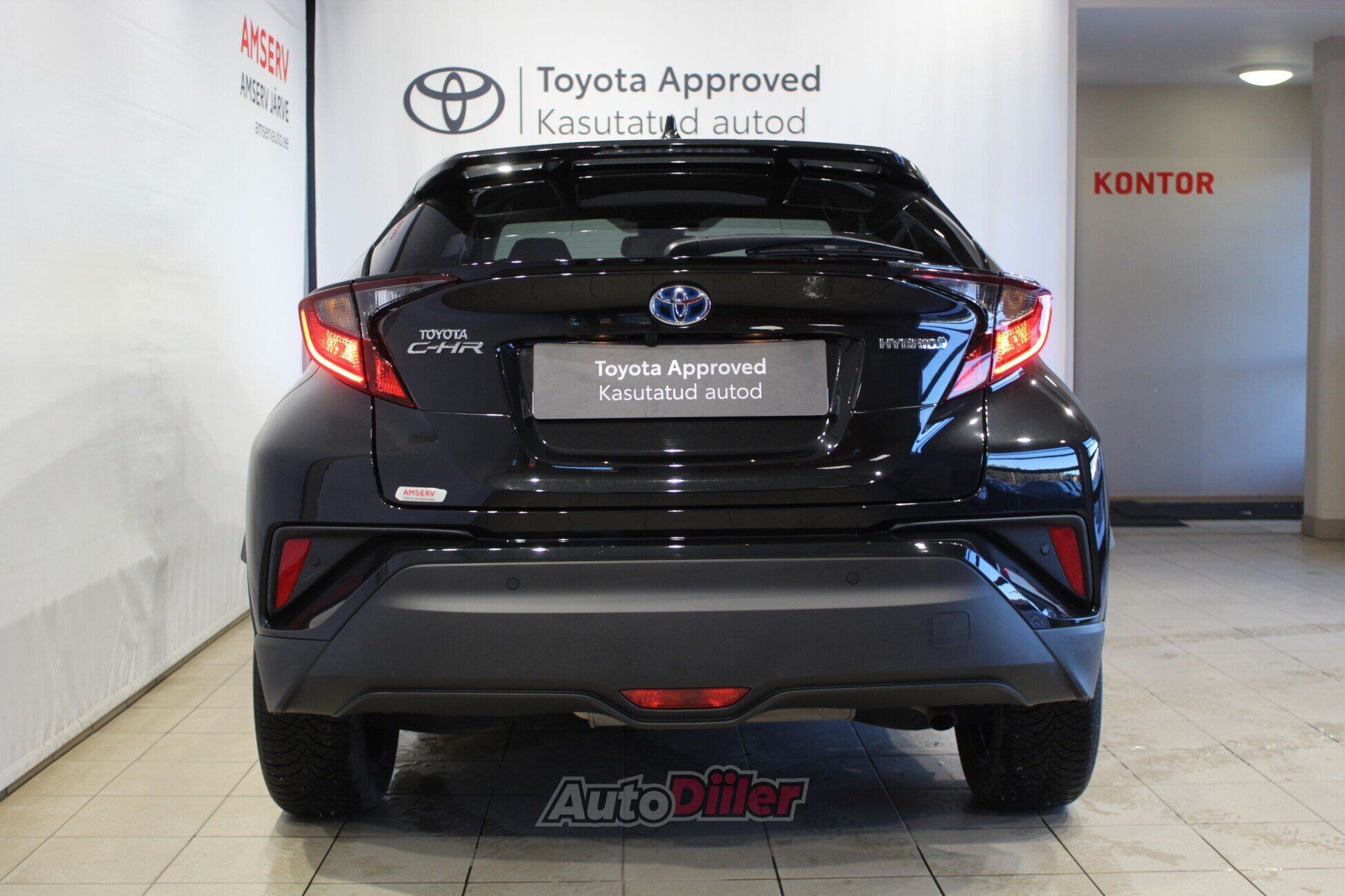Toyota C-HR Petrol, Automatic 1.8 72kW 2023, photo 4/10