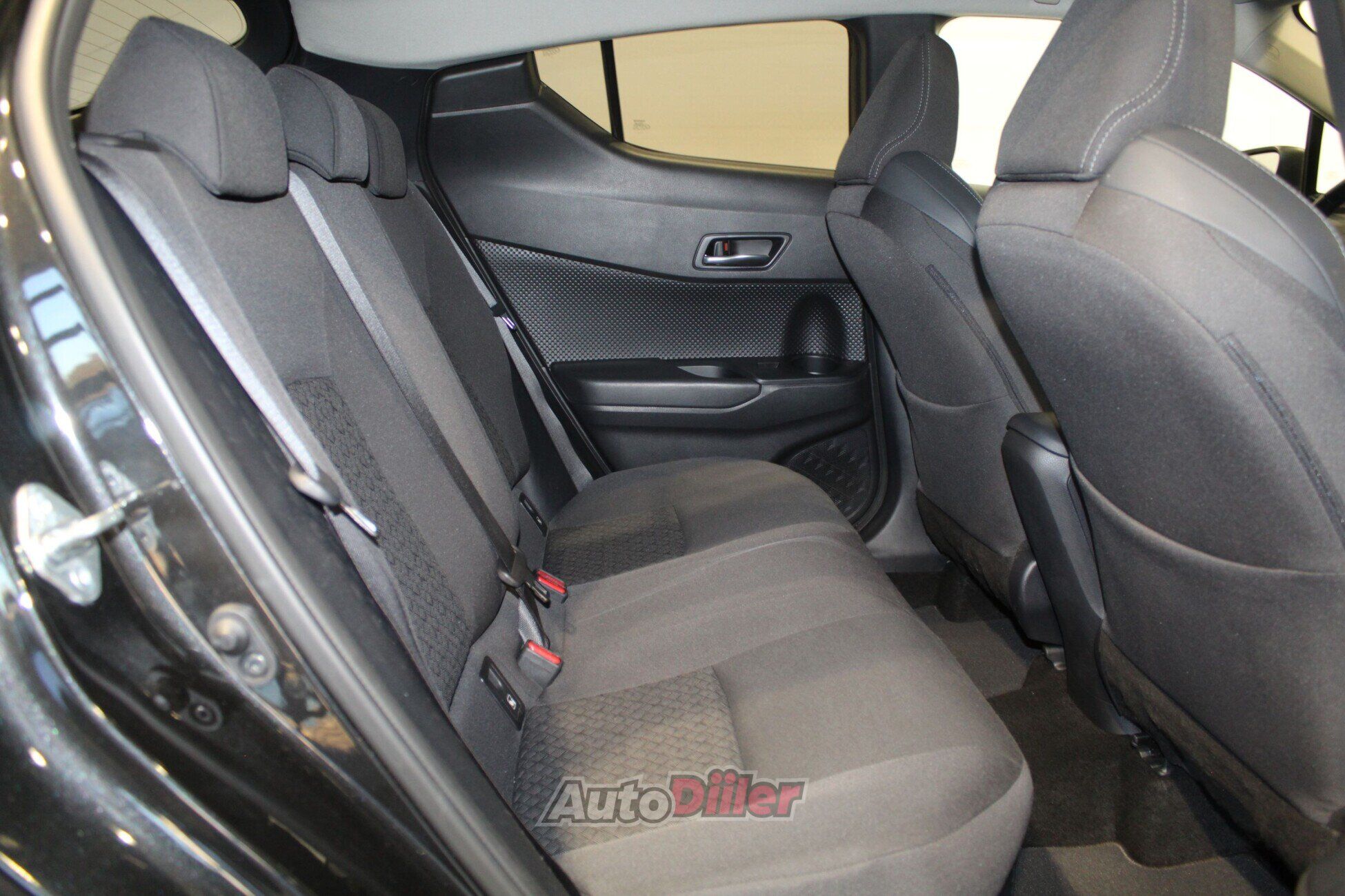 Toyota C-HR Petrol, Automatic 1.8 72kW 2023, photo 7/10