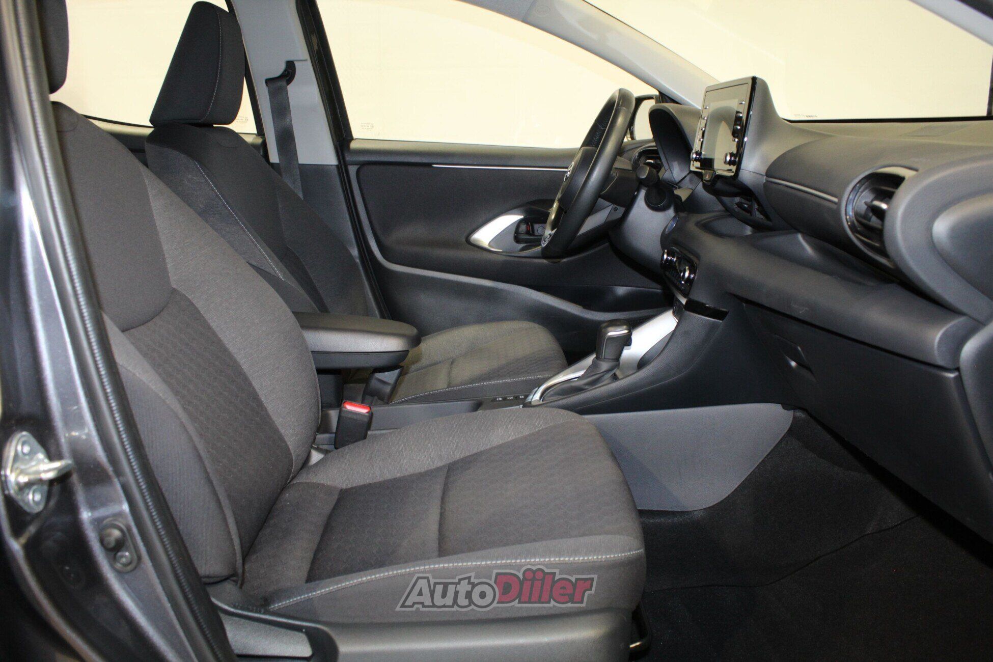 Toyota Yaris Petrol, Automatic 1.5 68kW 2022, kuva 6/10