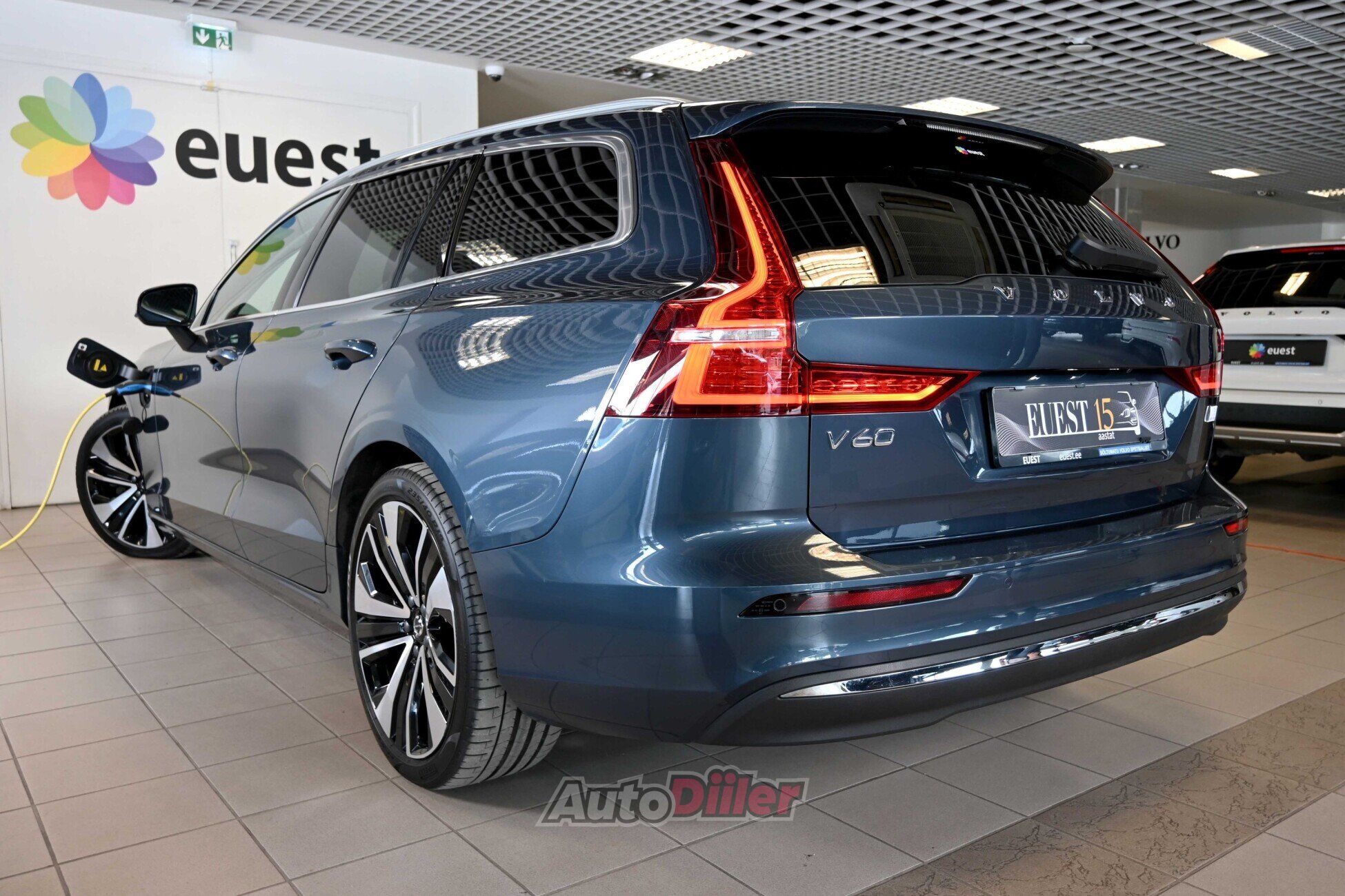 Volvo V60 2023, kuva 3/10