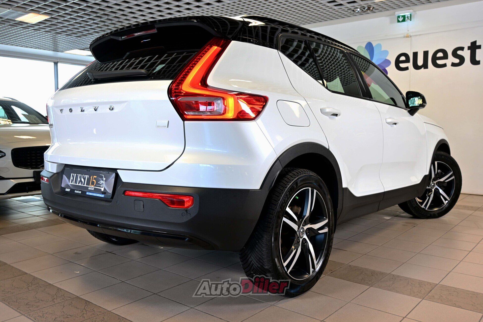 Volvo XC40 2020, photo 2/10