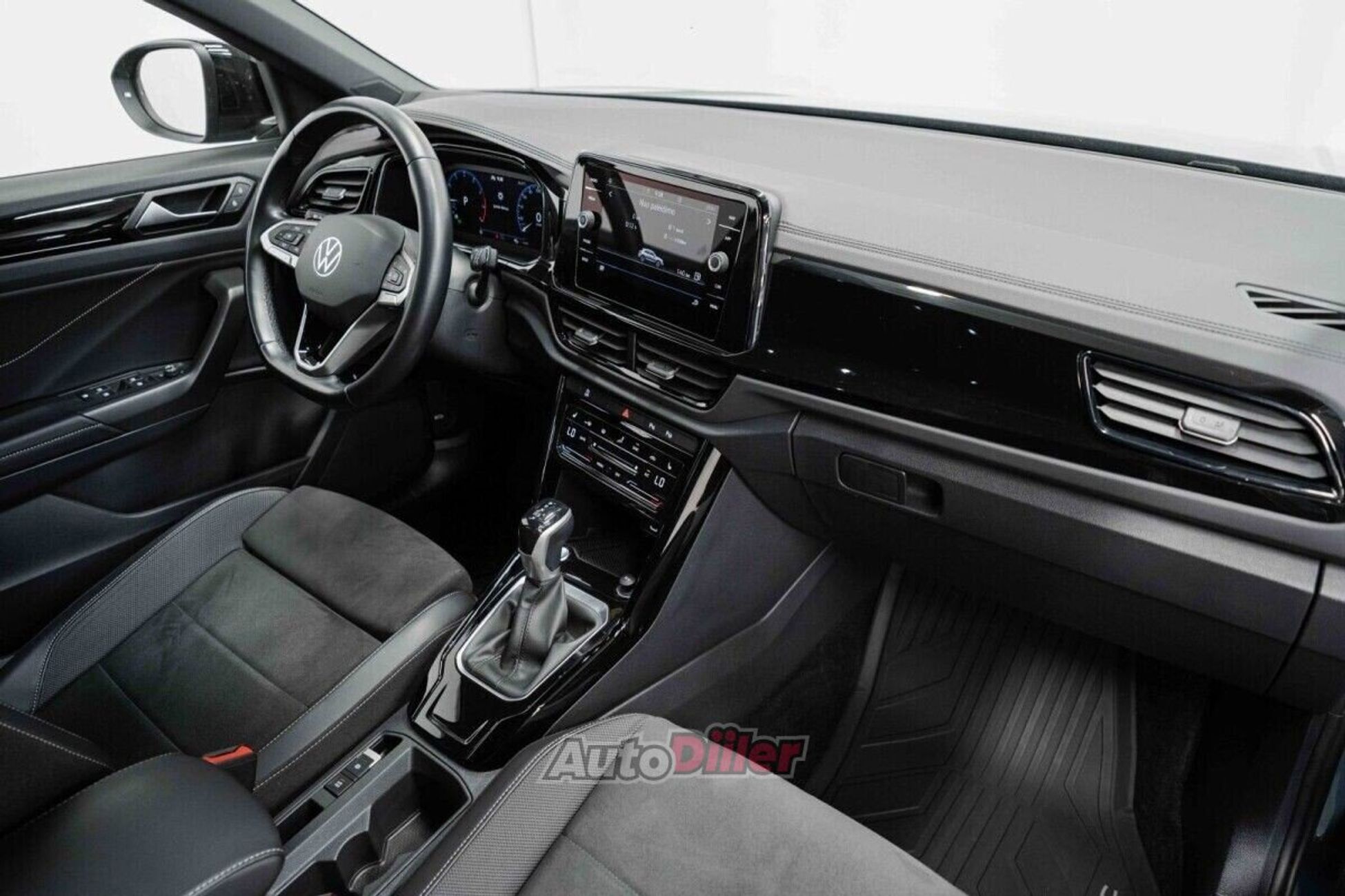 Volkswagen T-Roc 1.5 110kW 2023, photo 7/10