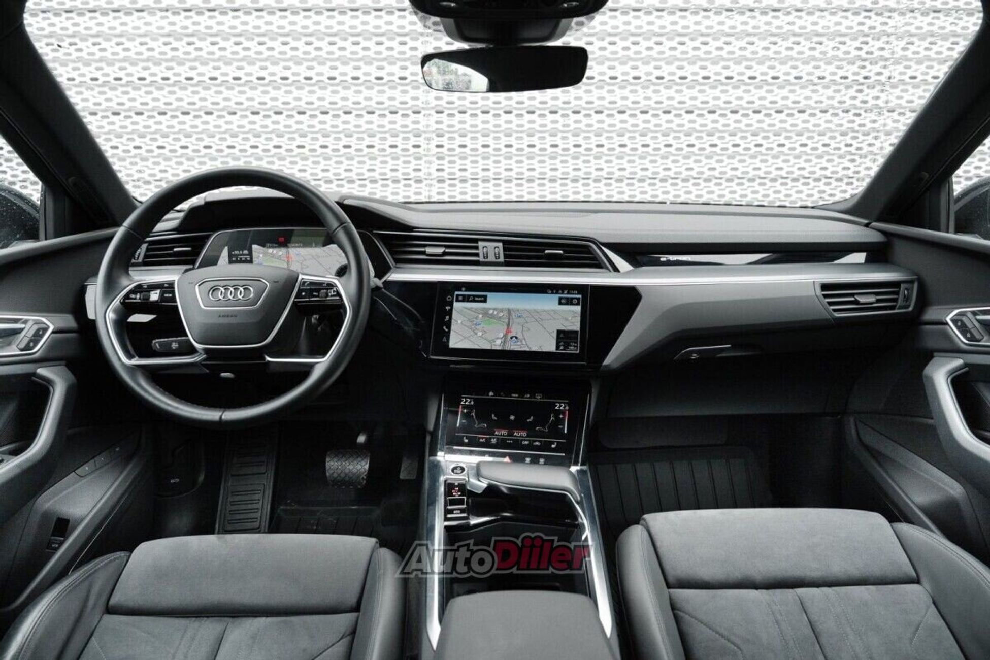 Audi e-tron 300kW 2023, photo 6/10