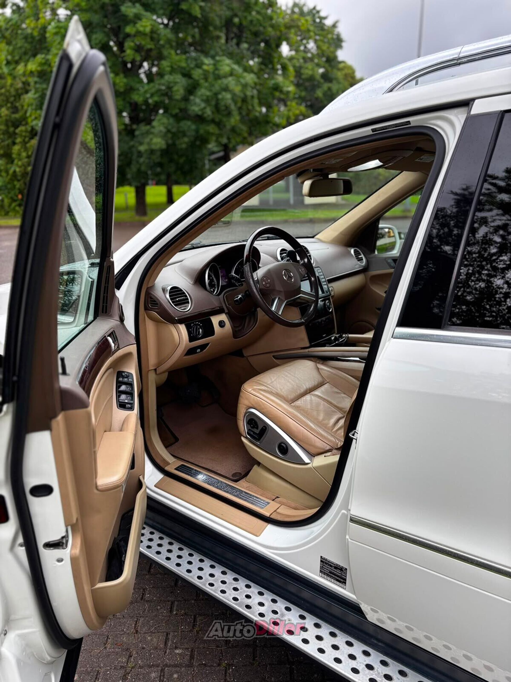Mercedes-Benz GL 450 Facelift 4.7 250kW 2010, kuva 7/10