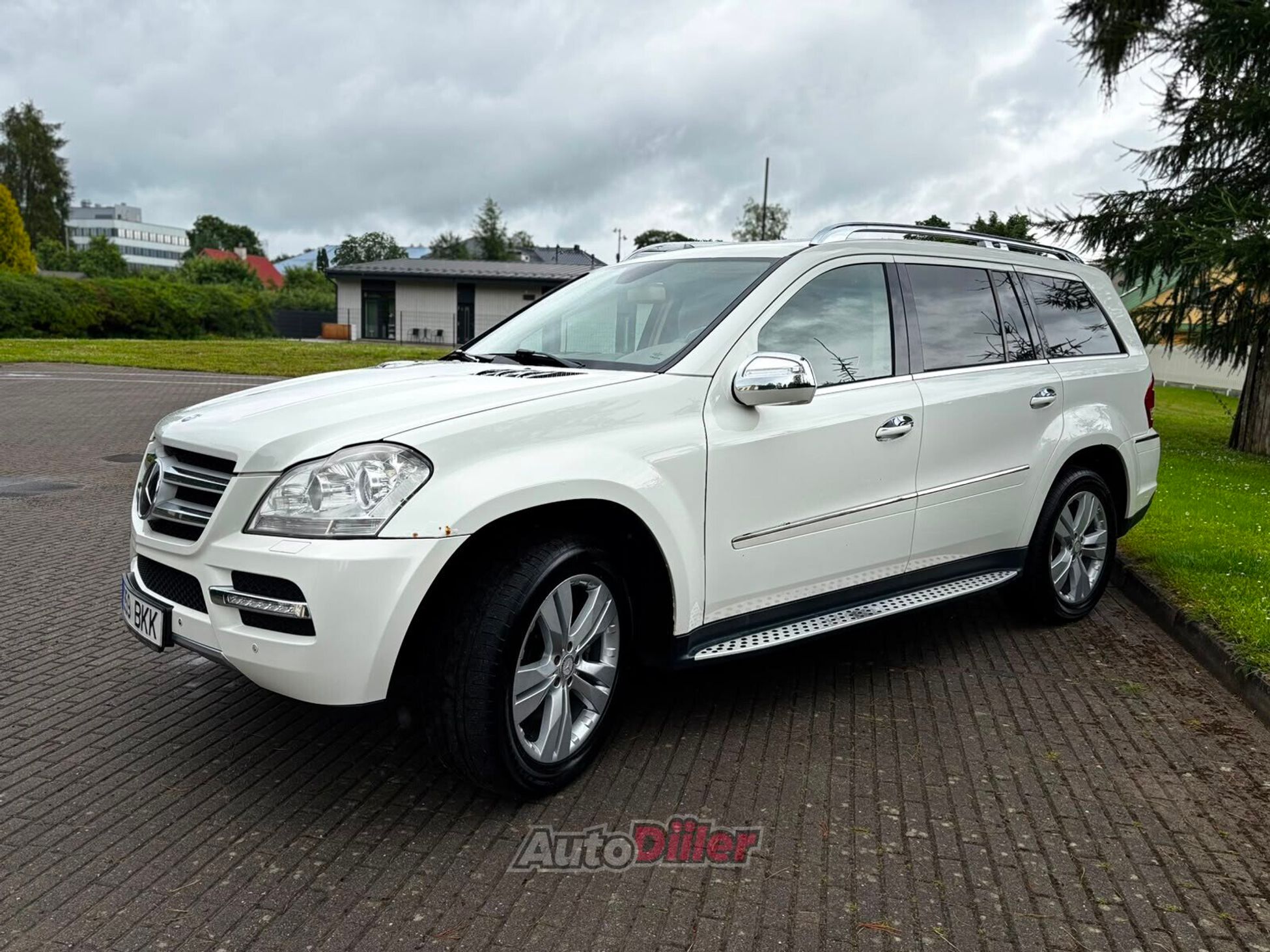 Mercedes-Benz GL 450 Facelift 4.7 250kW 2010, kuva 3/10