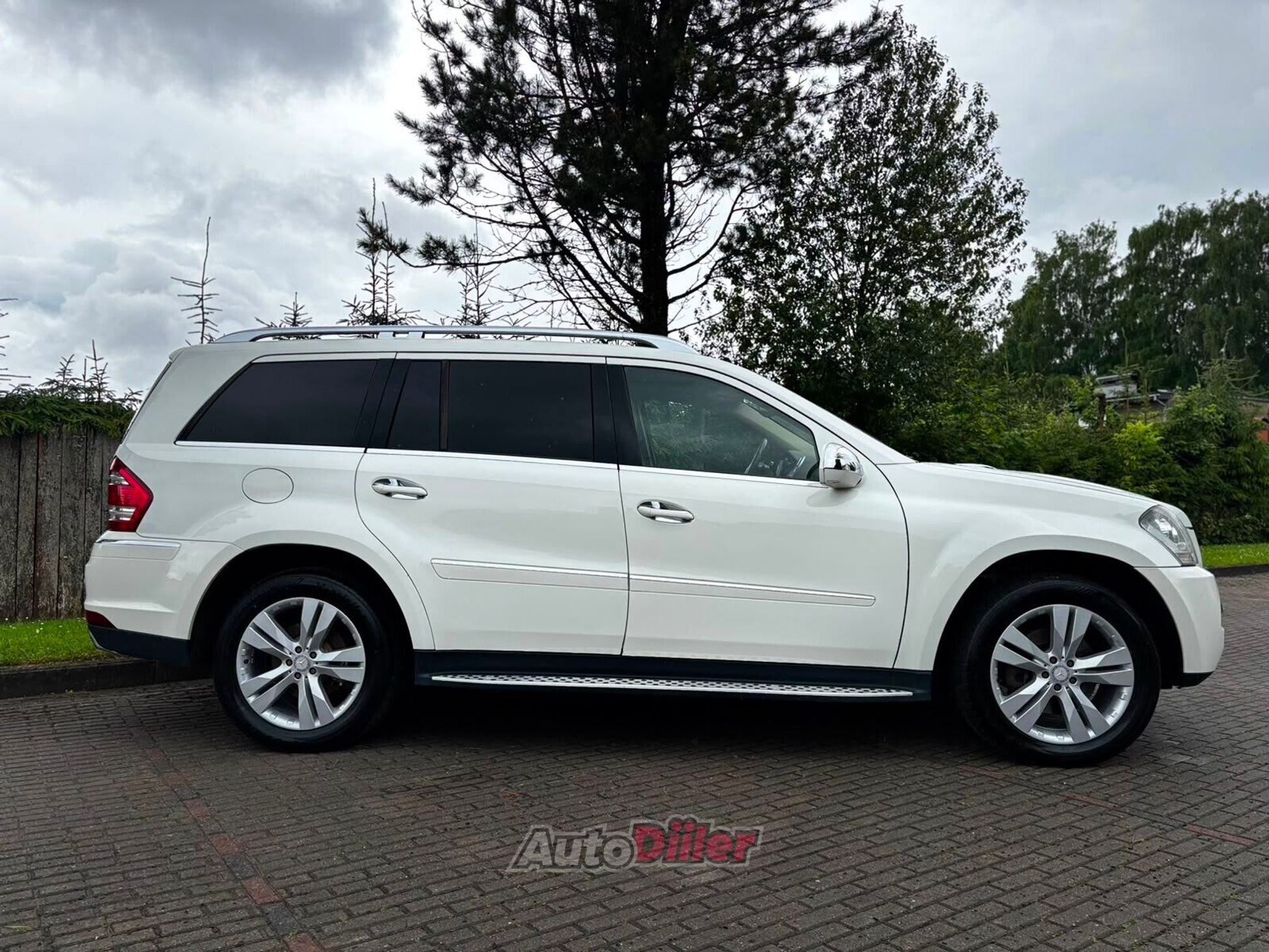 Mercedes-Benz GL 450 Facelift 4.7 250kW 2010, kuva 6/10
