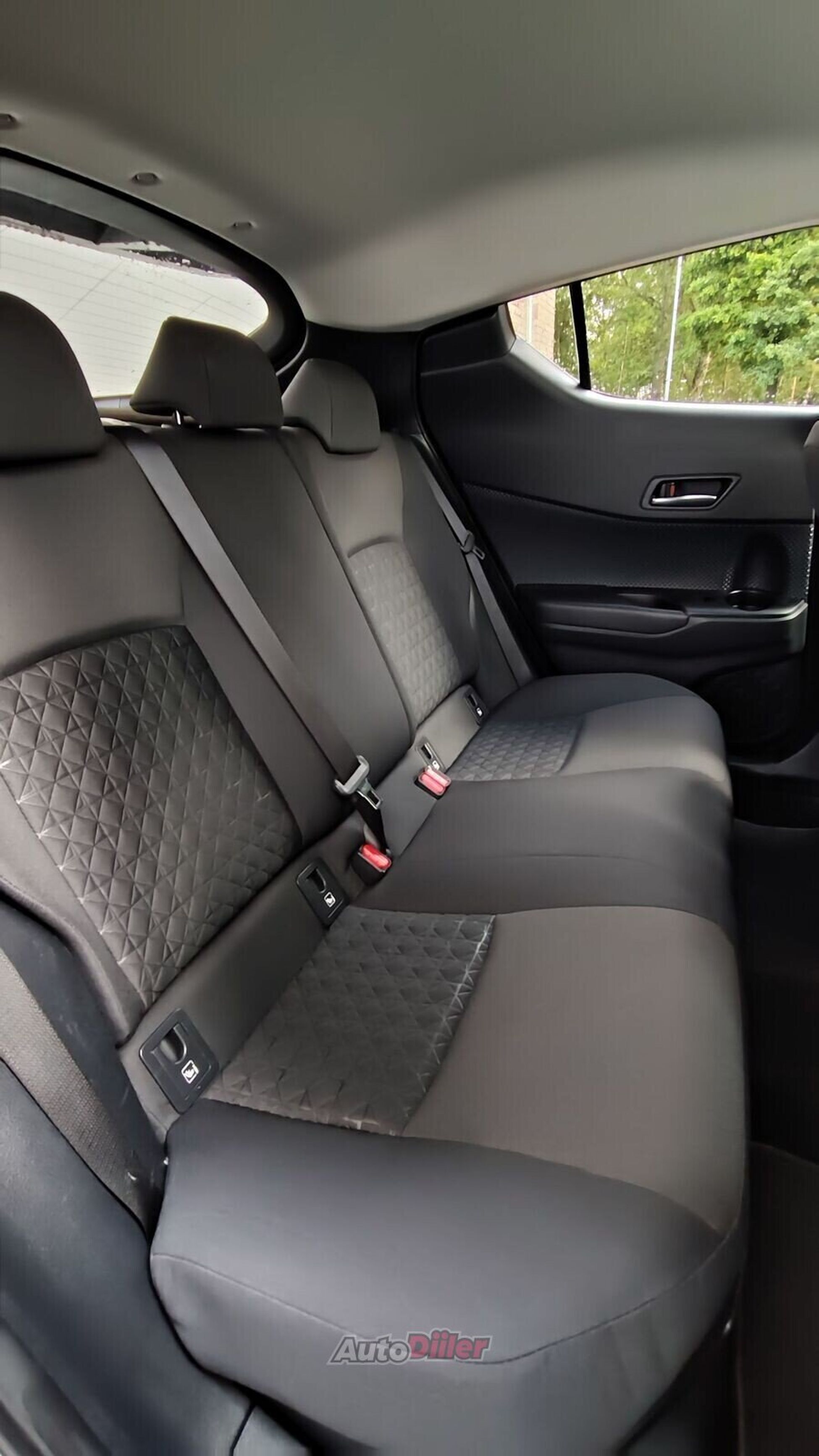Toyota C-HR Style 1.8 72kW 2021, photo 7/10