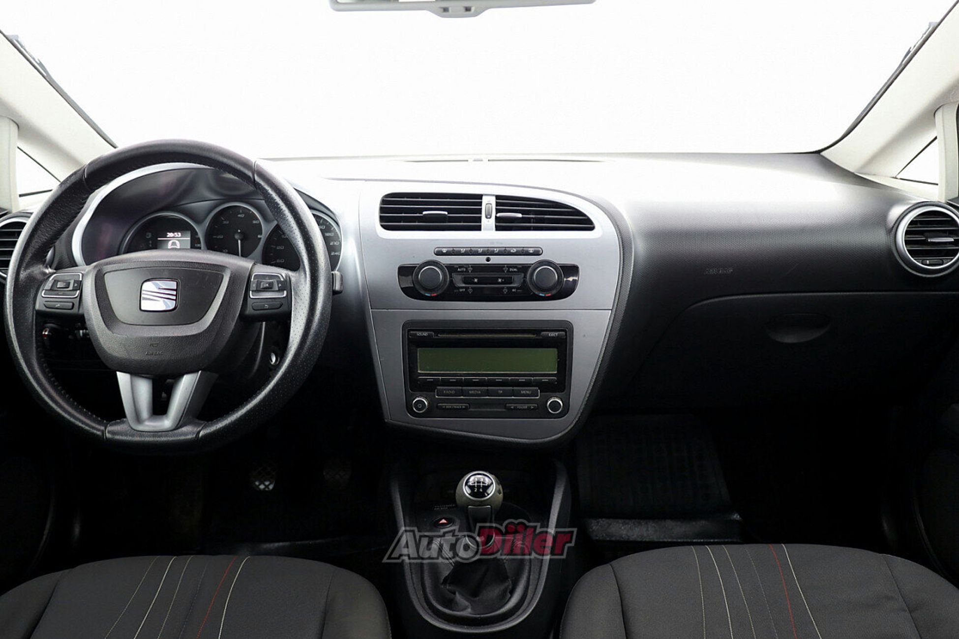 SEAT Leon 1.6 77kW 2011, photo 5/8
