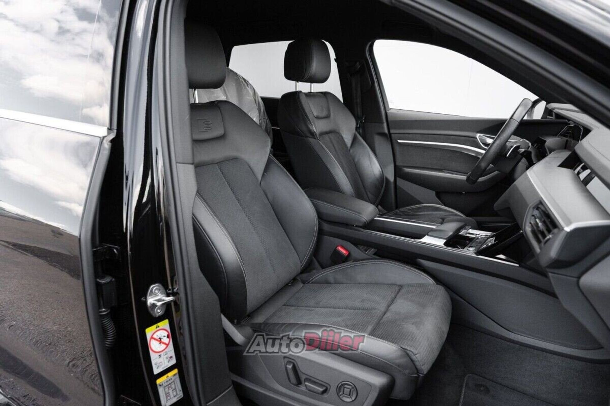 Audi e-tron 300kW 2022, photo 7/10