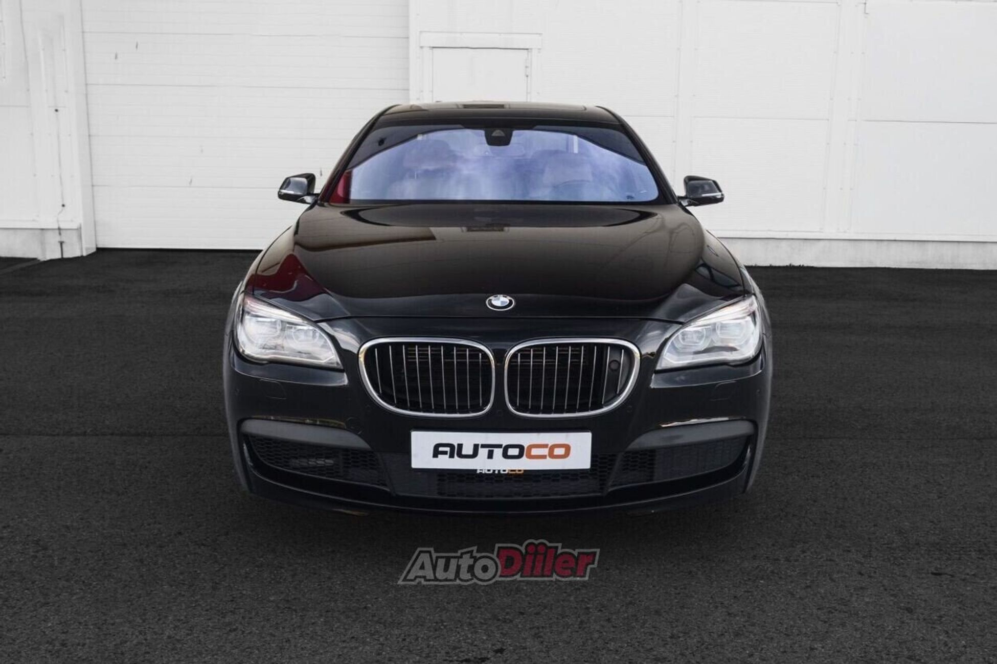 BMW 750 2014, photo 2/10