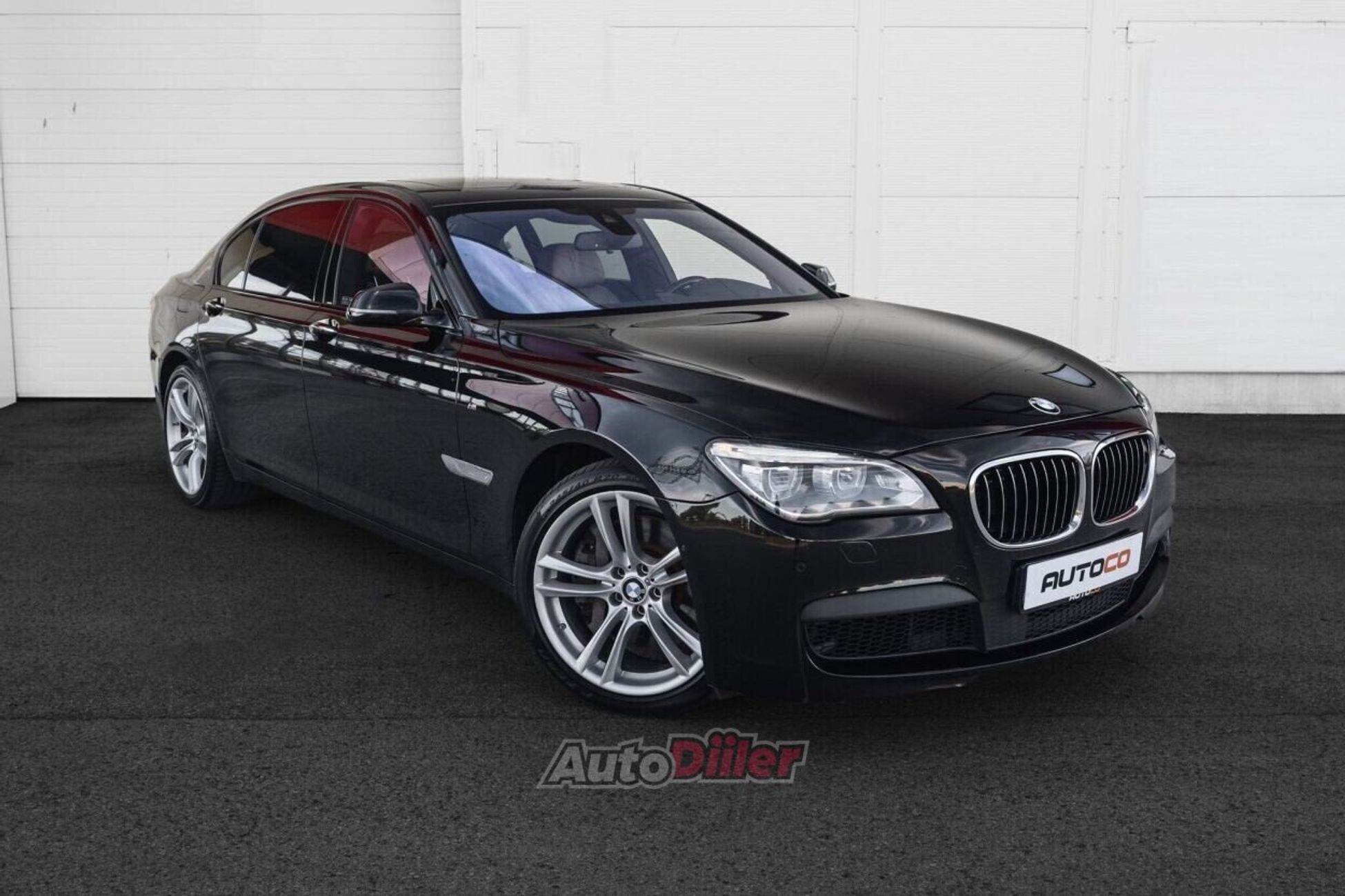 BMW 750 2014, photo 3/10