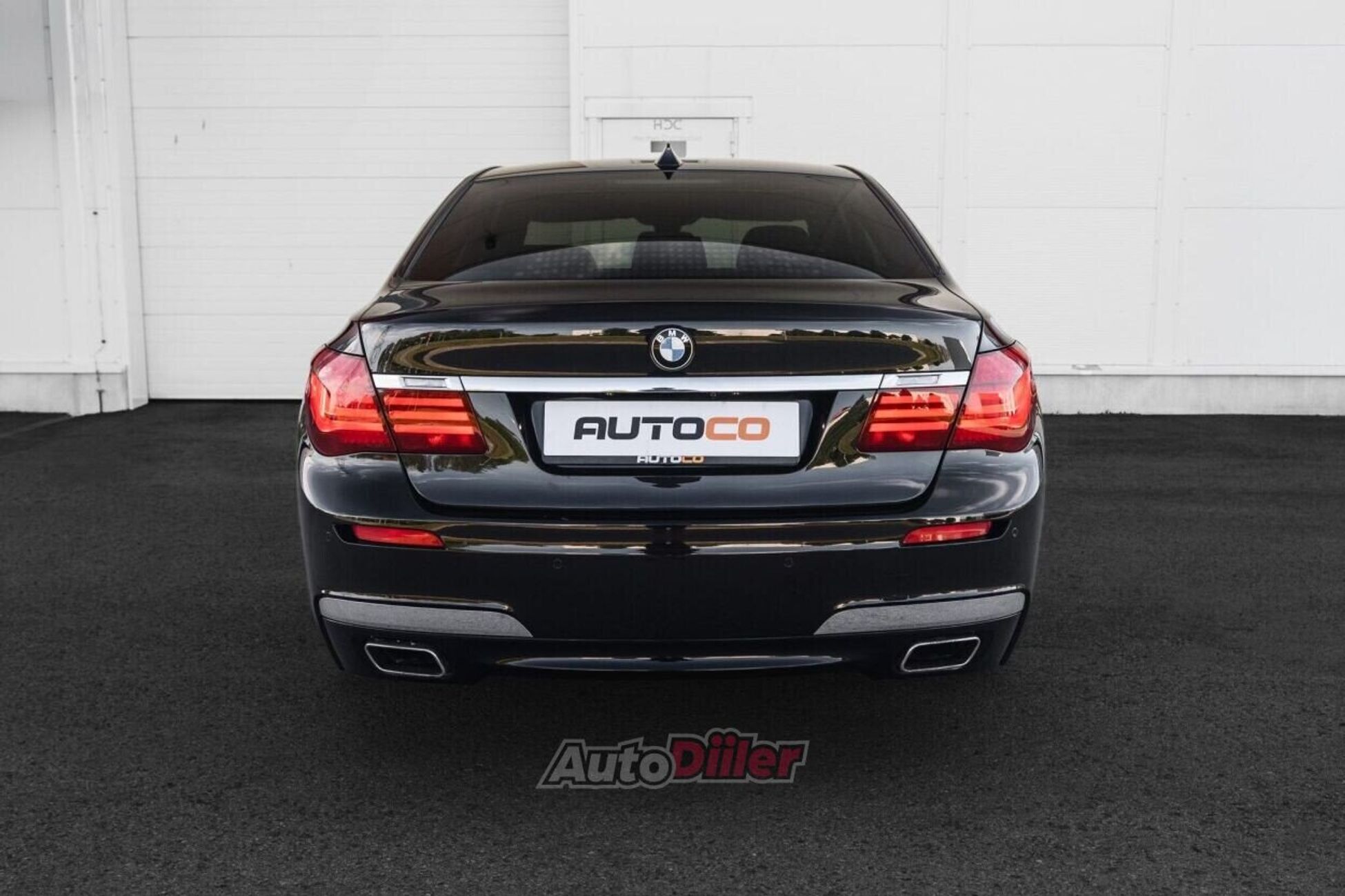 BMW 750 2014, photo 7/10
