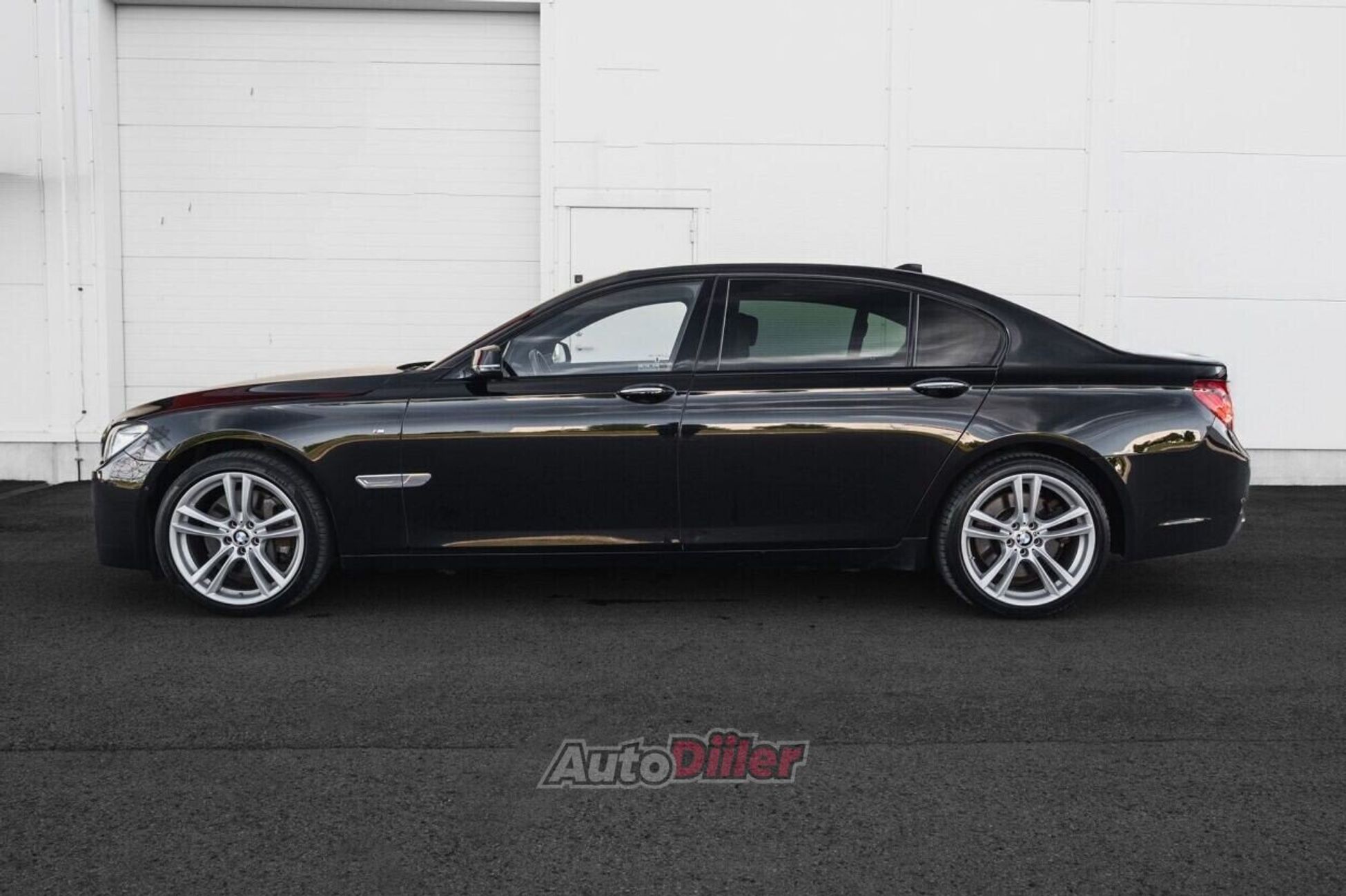 BMW 750 2014, photo 5/10