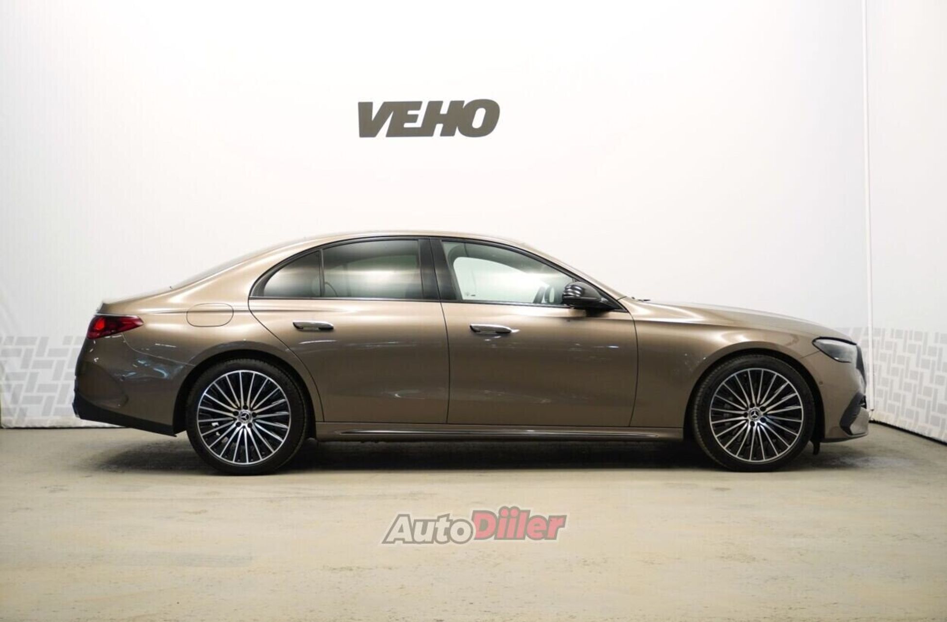 Mercedes-Benz E 200 2025, photo 4/10