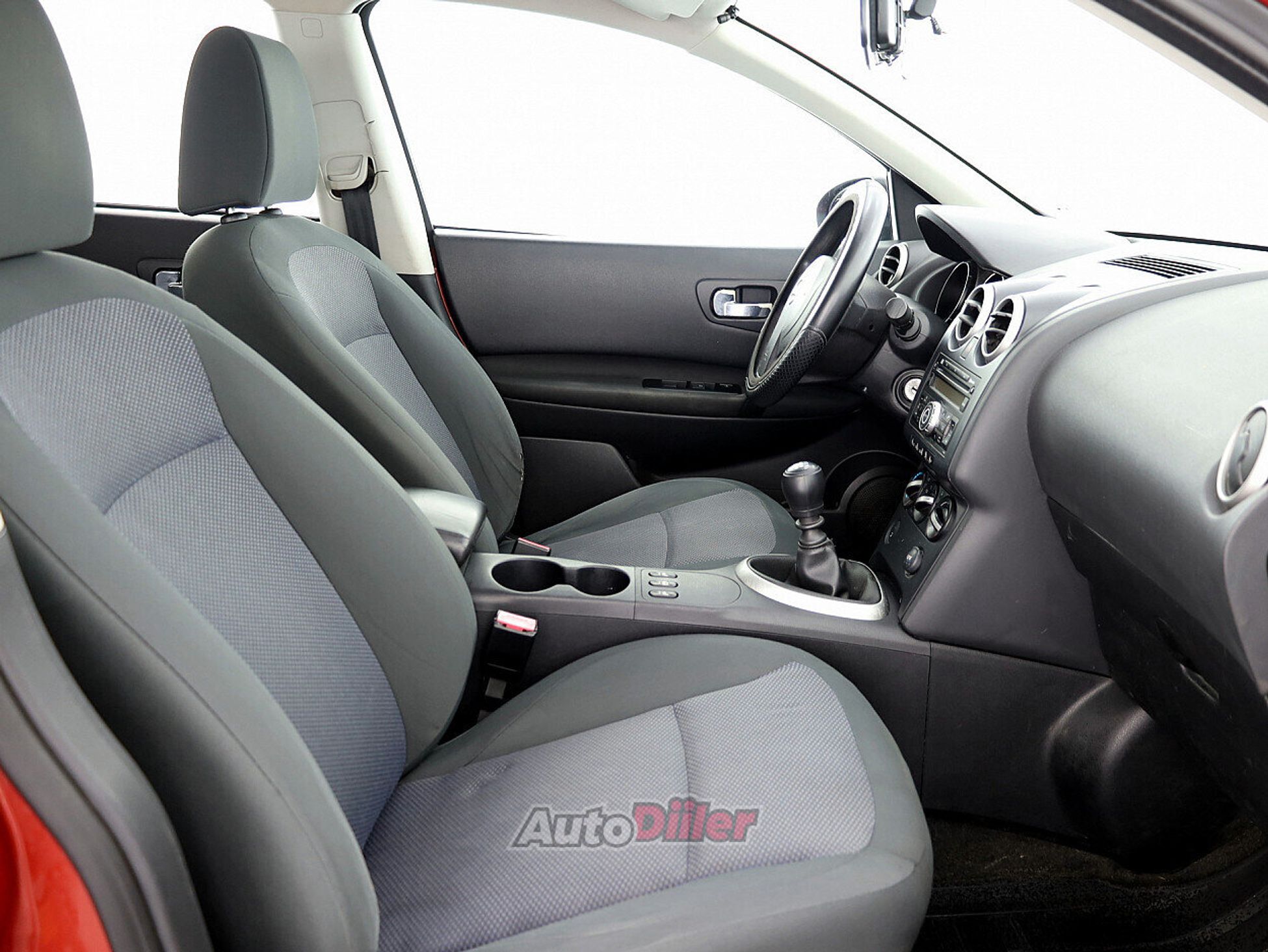 Nissan Qashqai 2.0 104kW 2008, kuva 6/7