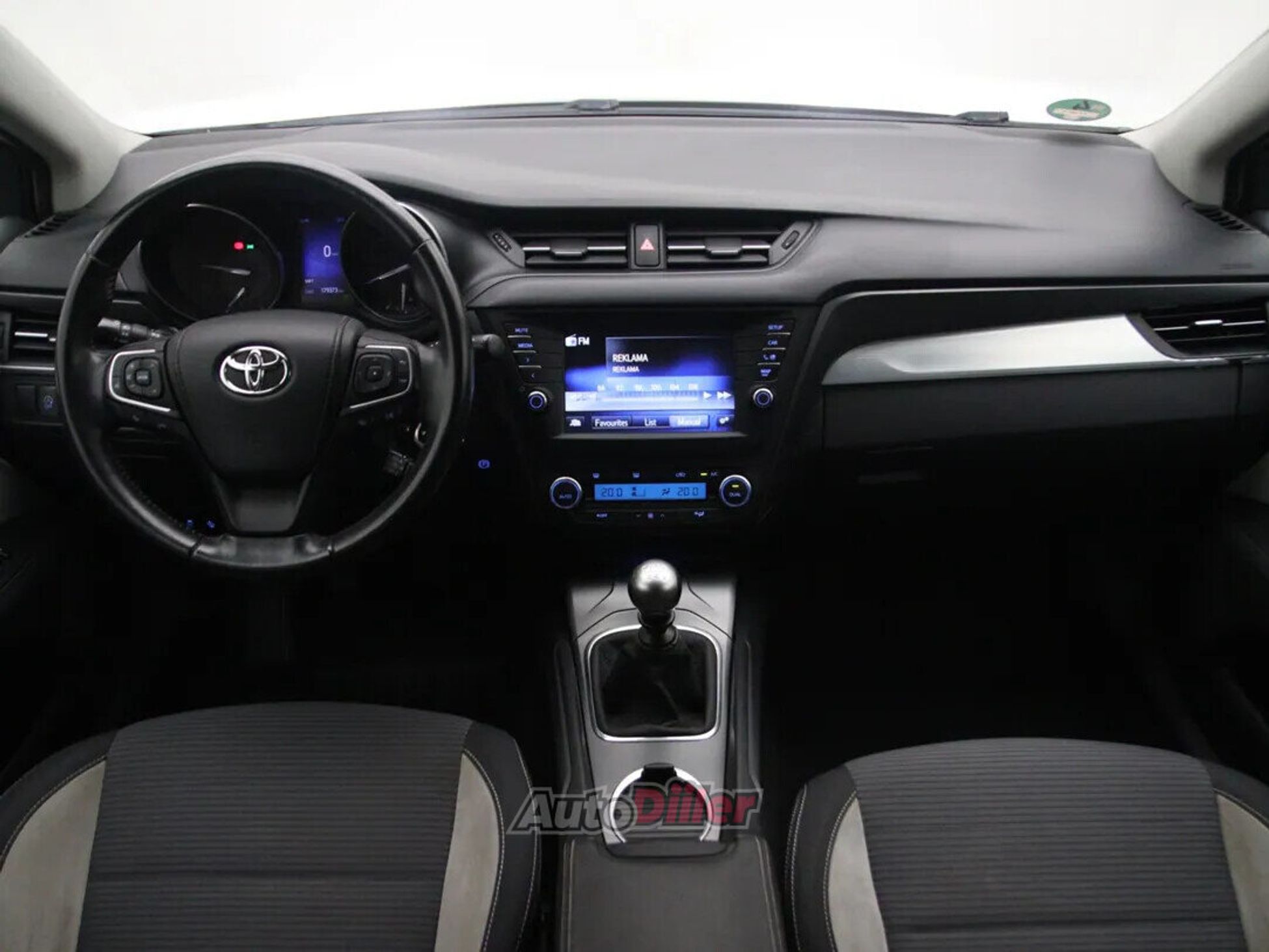 Toyota Avensis Pro 1.6 82kW 2015, photo 2/10