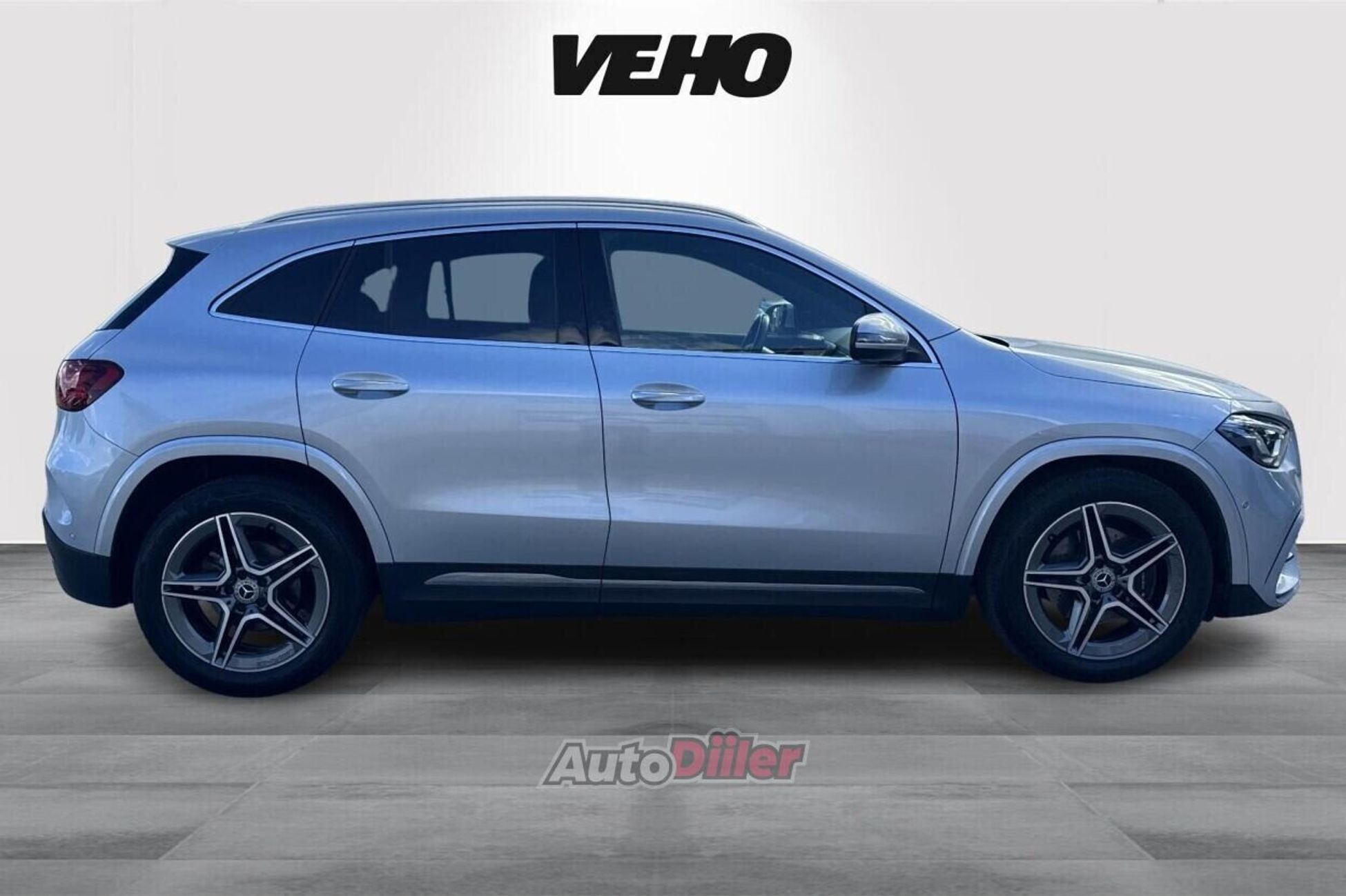 Mercedes-Benz GLA 180 2024, photo 2/10