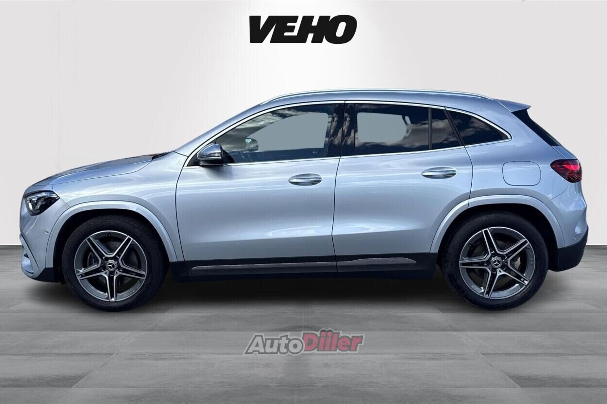 Mercedes-Benz GLA 180 2024, photo 4/10