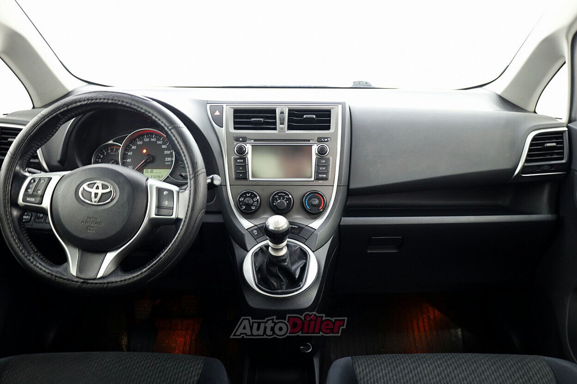 Toyota Verso-S 1.3 73kW 2012, photo 5/8