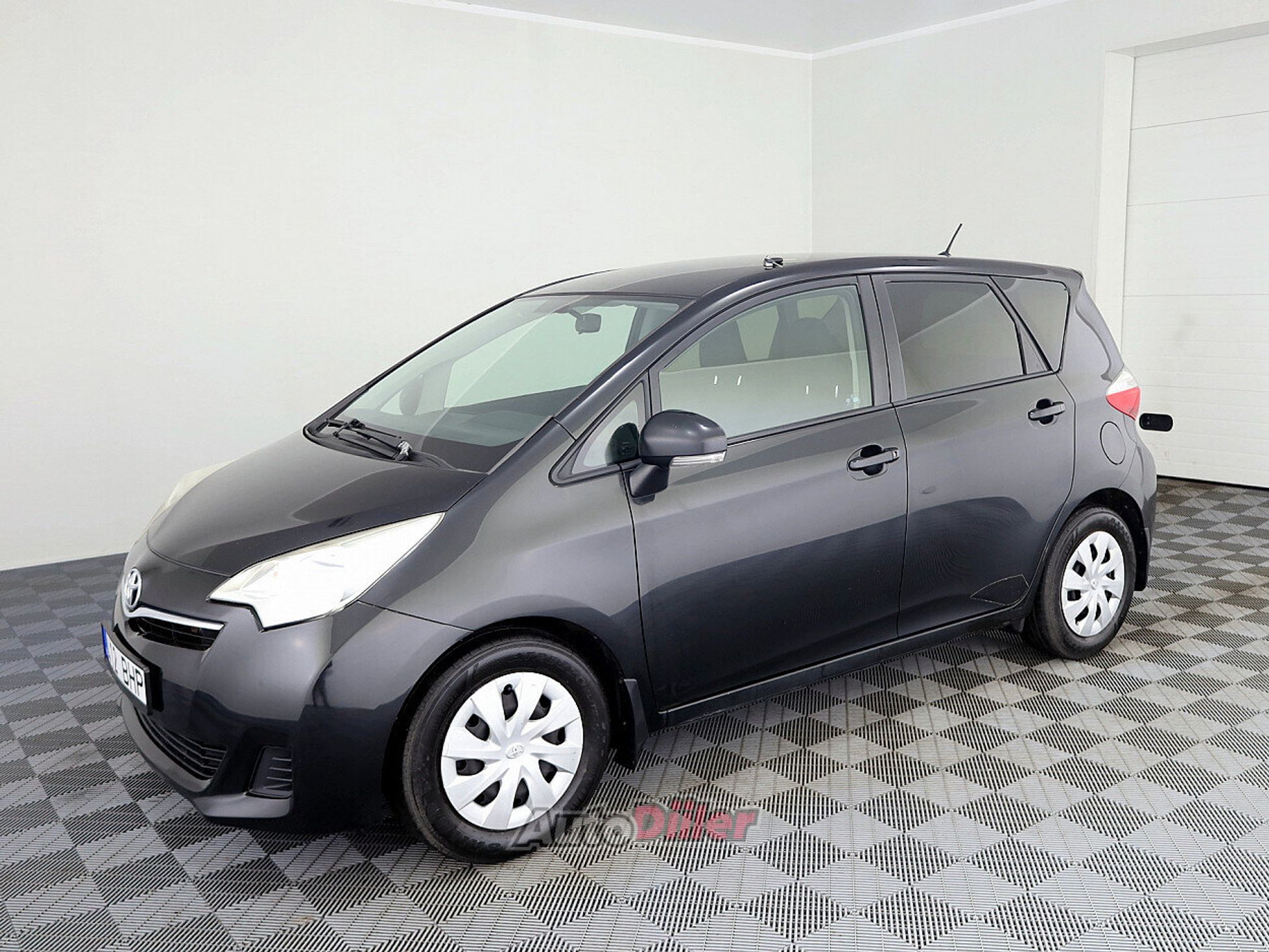 Toyota Verso-S 1.3 73kW 2012, photo 2/8