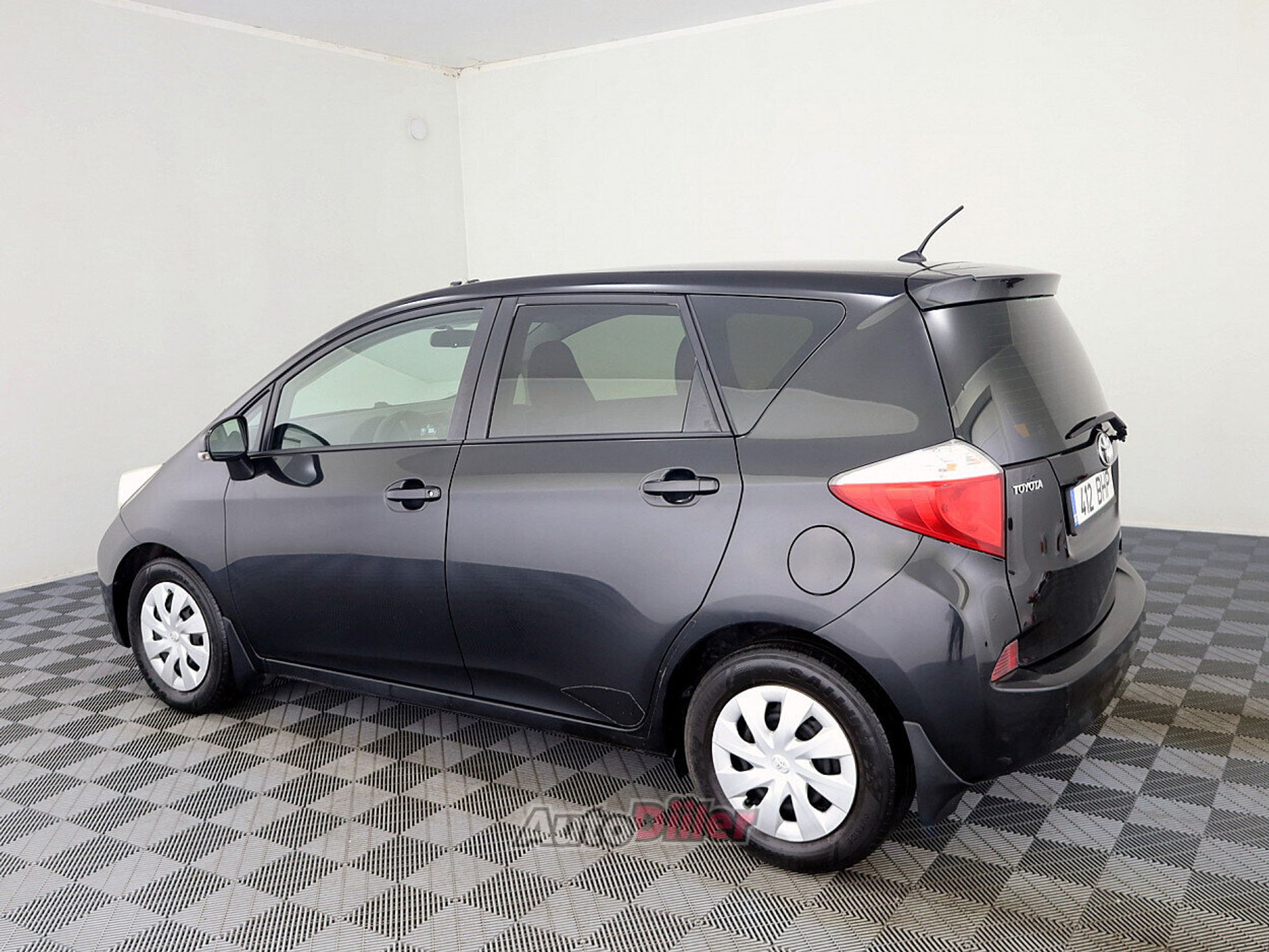 Toyota Verso-S 1.3 73kW 2012, photo 4/8