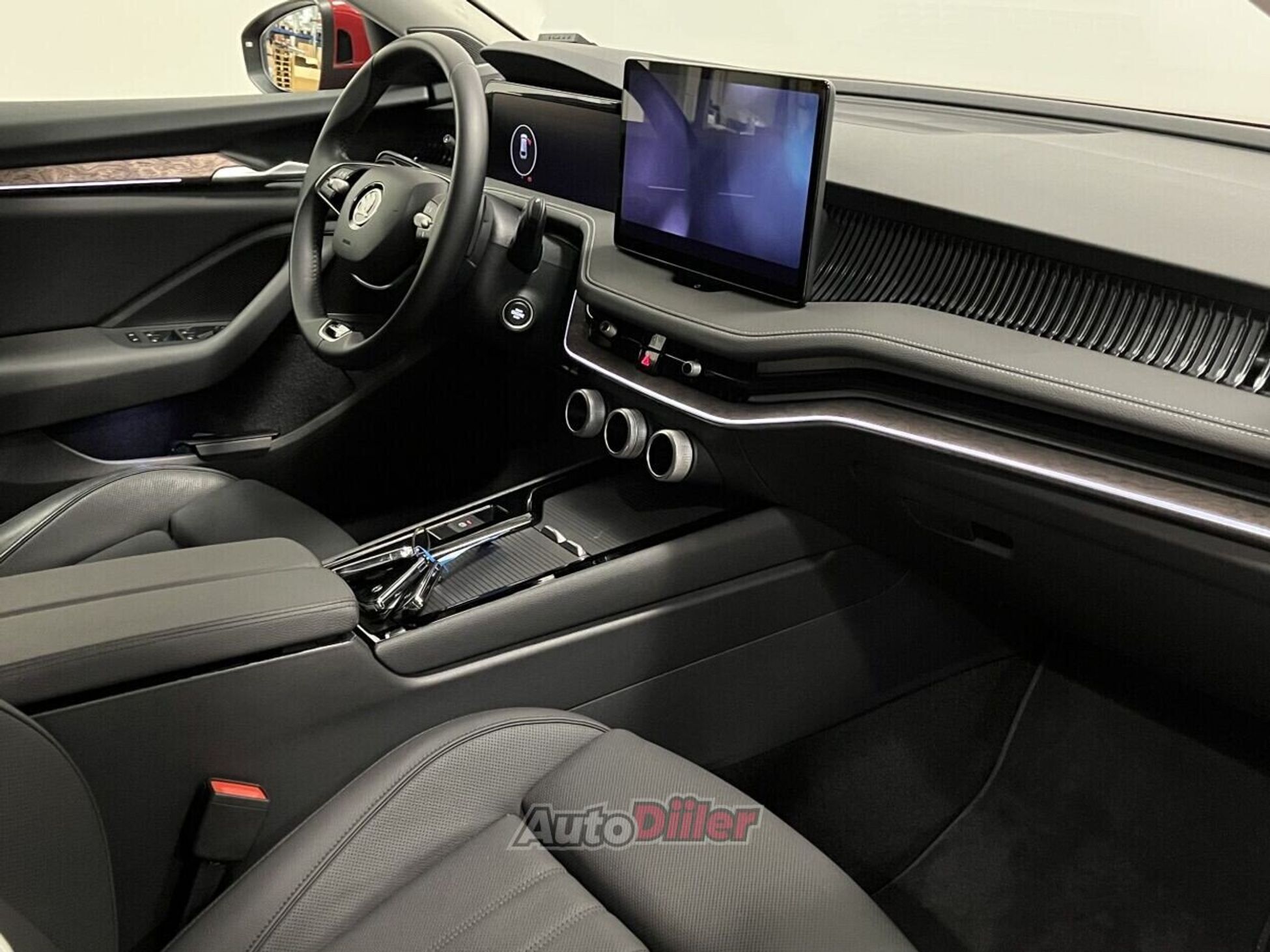 Skoda Superb Combi L&K 2.0 110kW 2025, kuva 3/10