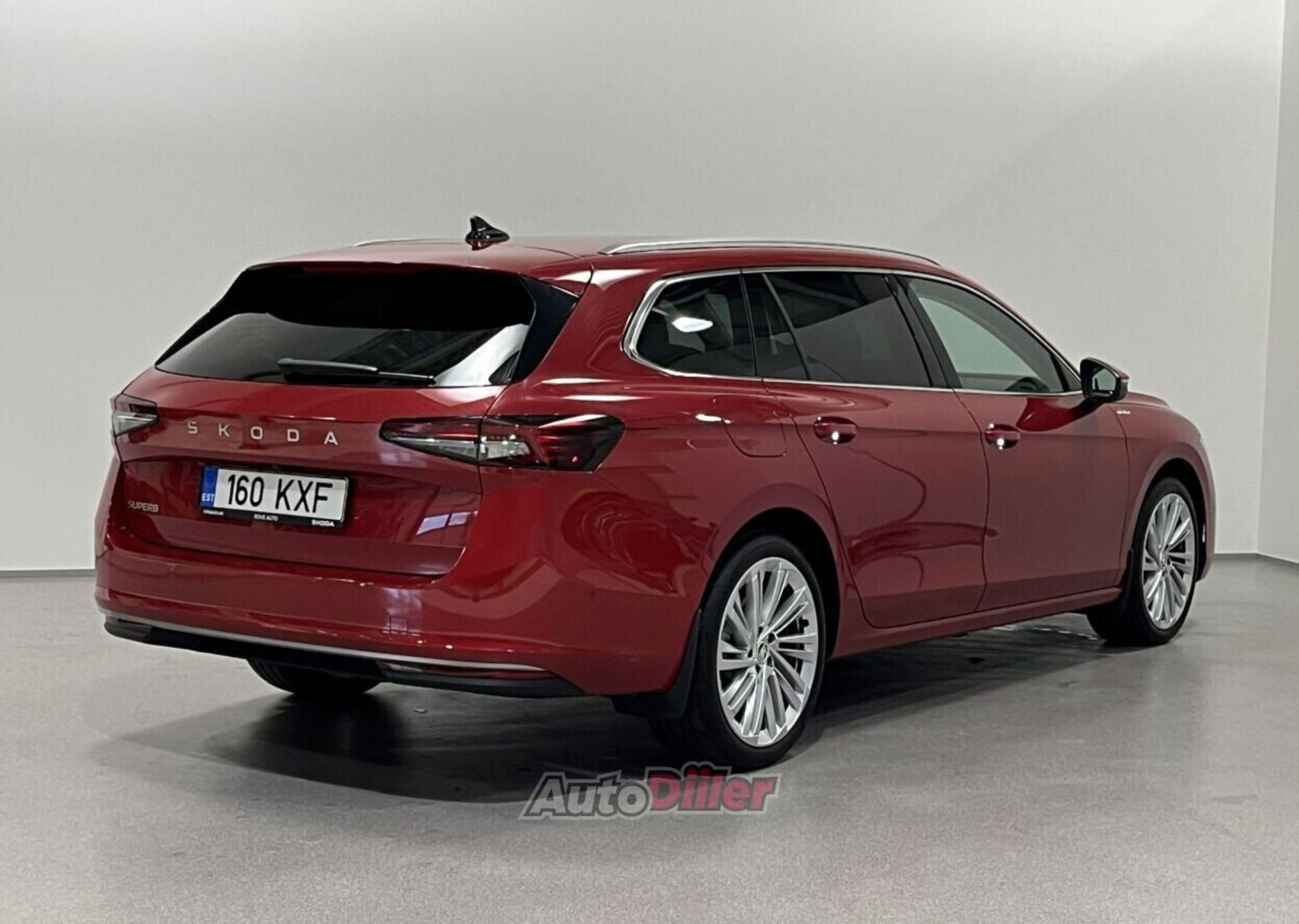 Skoda Superb Combi L&K 2.0 110kW 2025, kuva 2/10