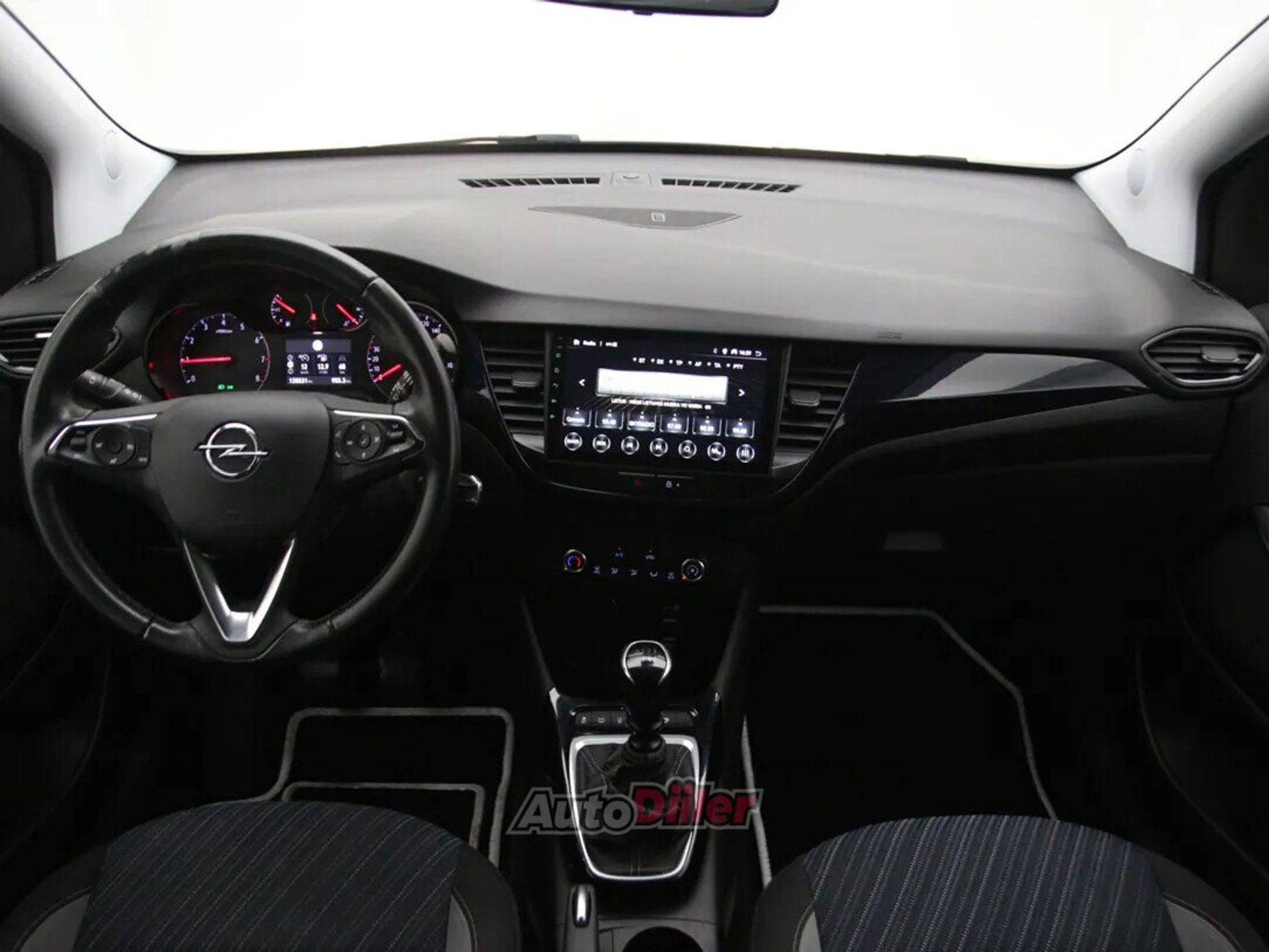 Opel Crossland X 2019, photo 2/10