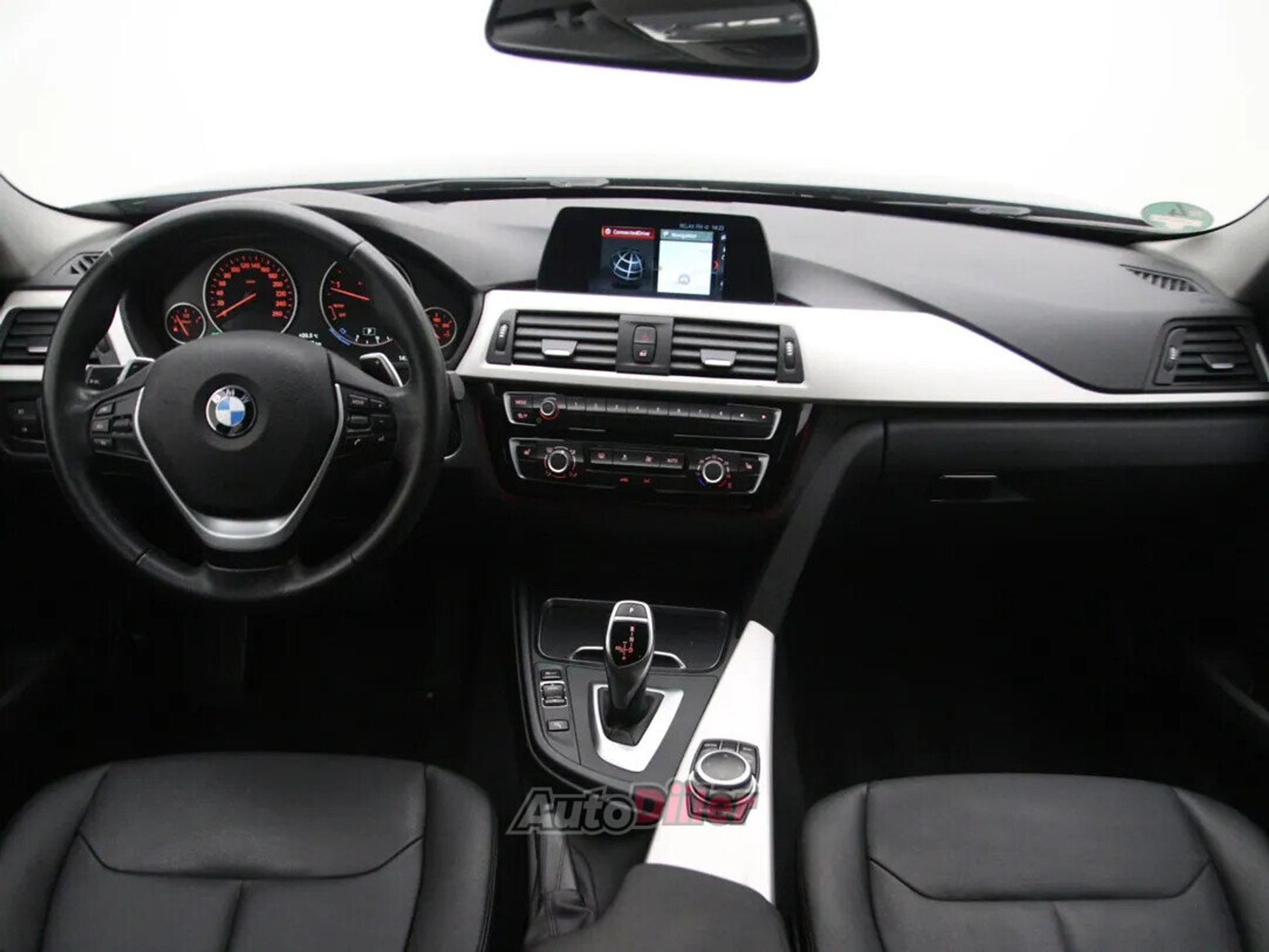 BMW 320 Advantage 2.0 140kW 2019, photo 2/10