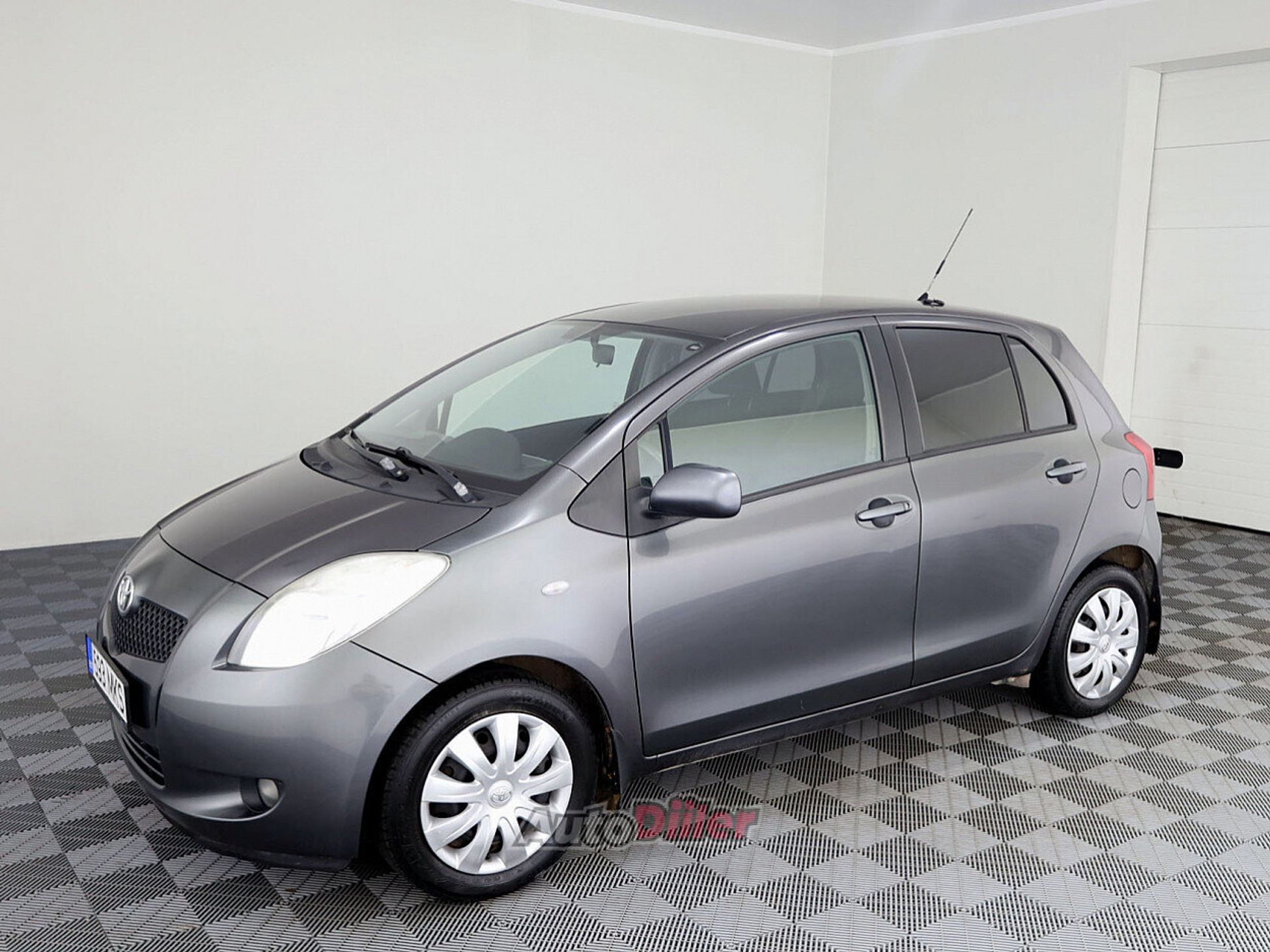 Toyota Yaris 1.3 64kW 2007, photo 2/8