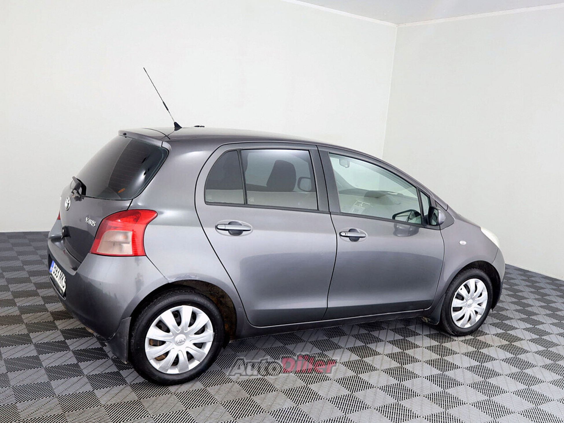 Toyota Yaris 1.3 64kW 2007, photo 3/8