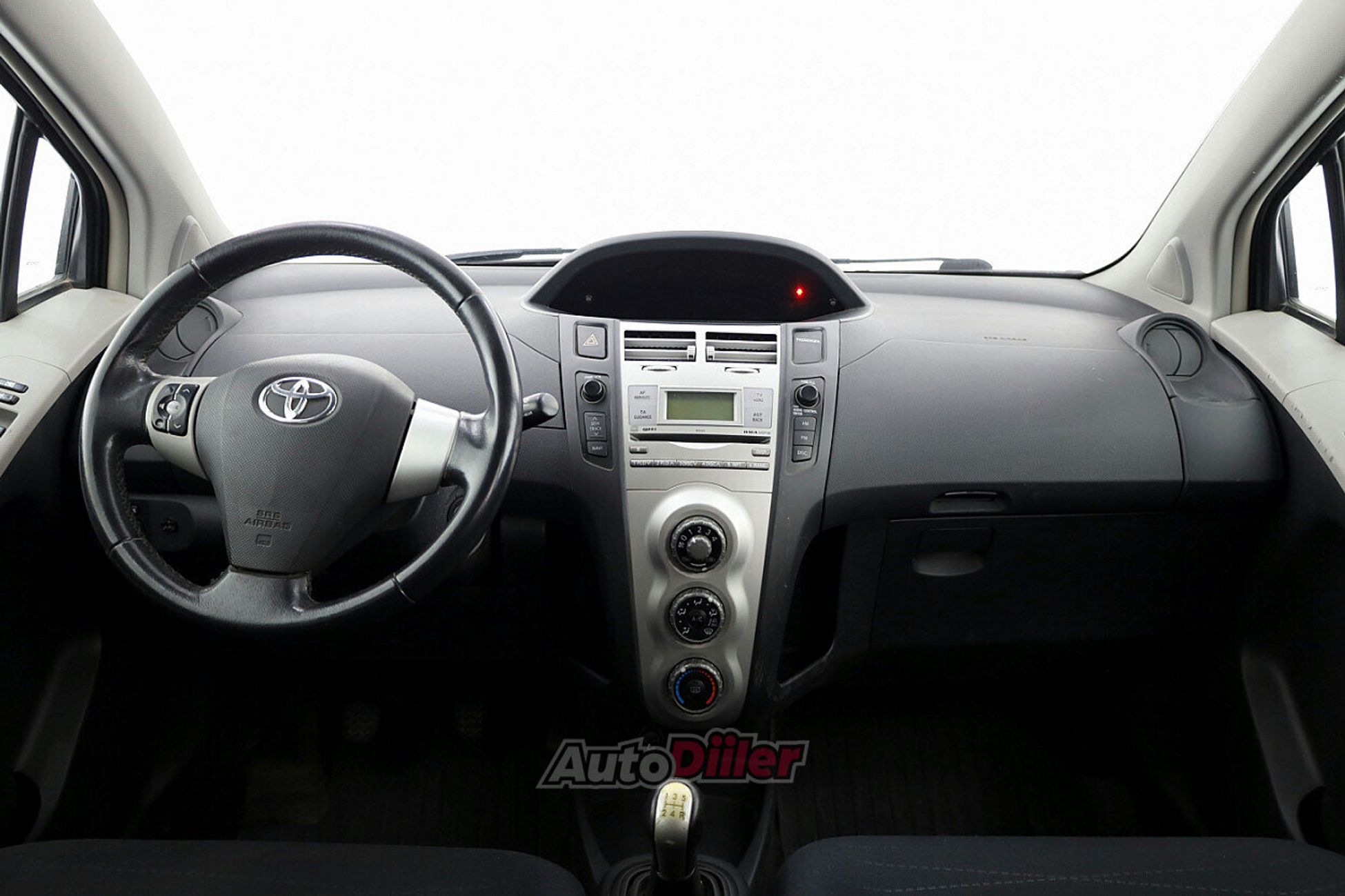 Toyota Yaris 1.3 64kW 2007, photo 5/8