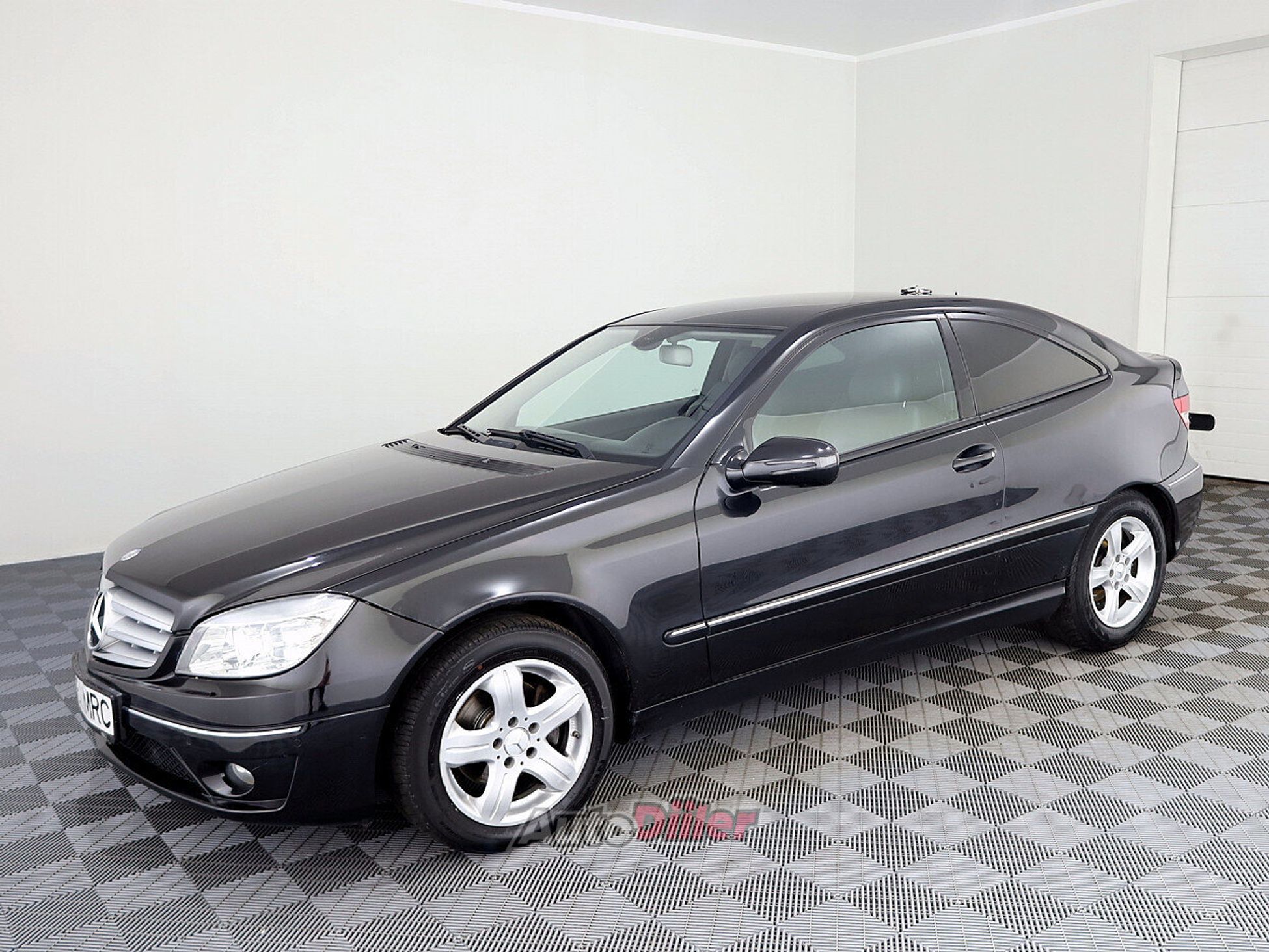 Mercedes-Benz C 220 2.1 110kW 2010, kuva 2/7