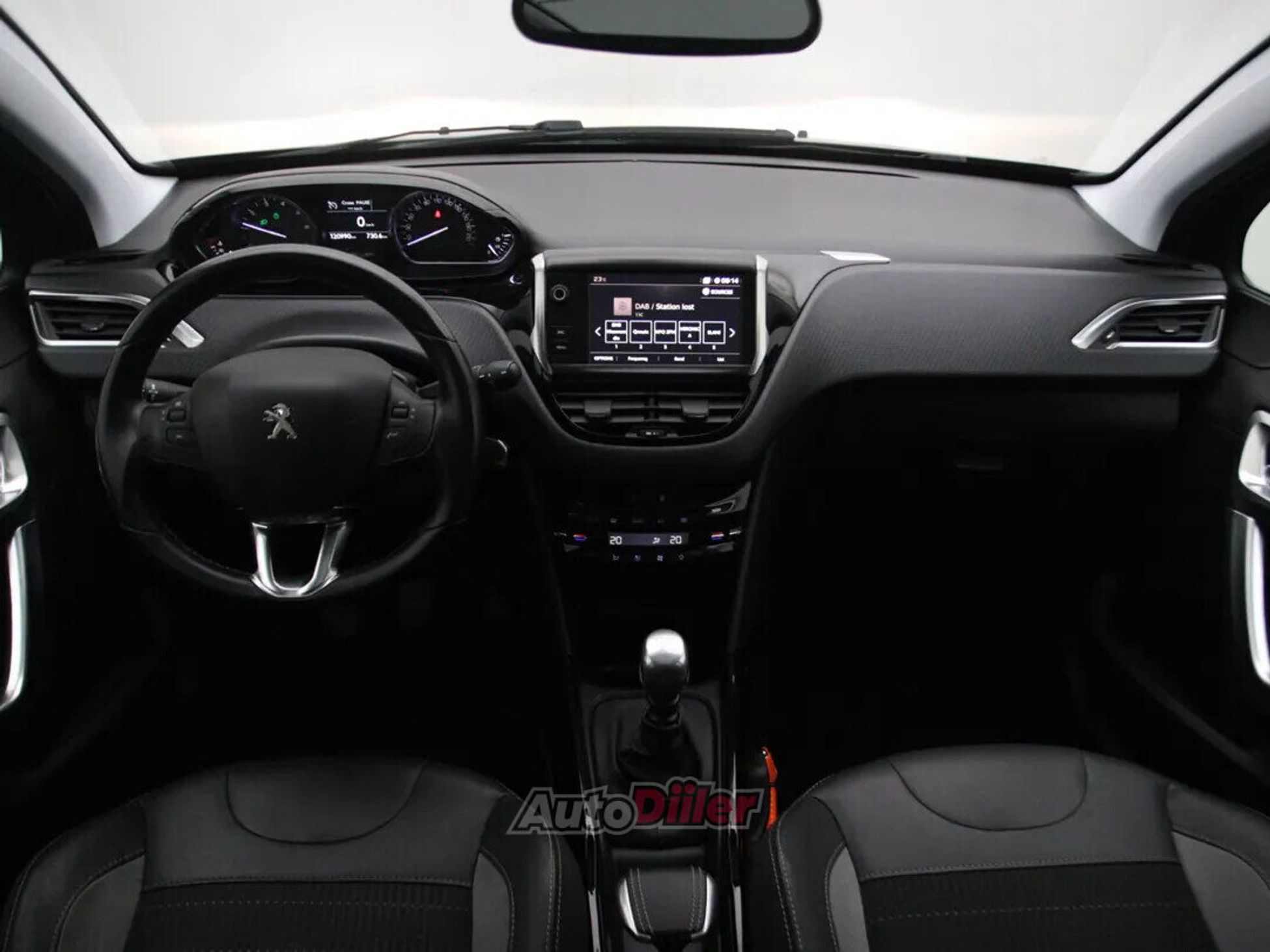 Peugeot 2008 Allure 1.2 96kW 2019, kuva 2/10