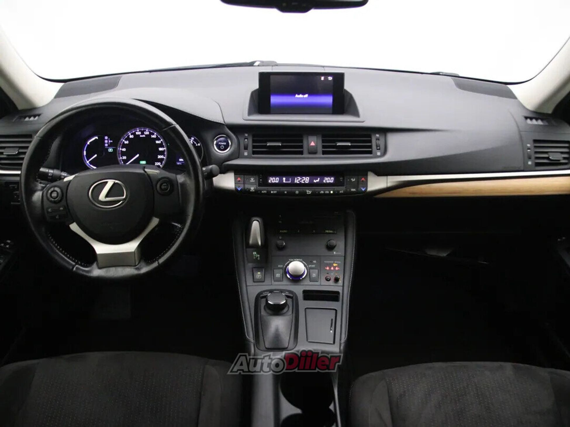 Lexus CT 200h Comfort 1.8 100kW 2015, photo 2/10