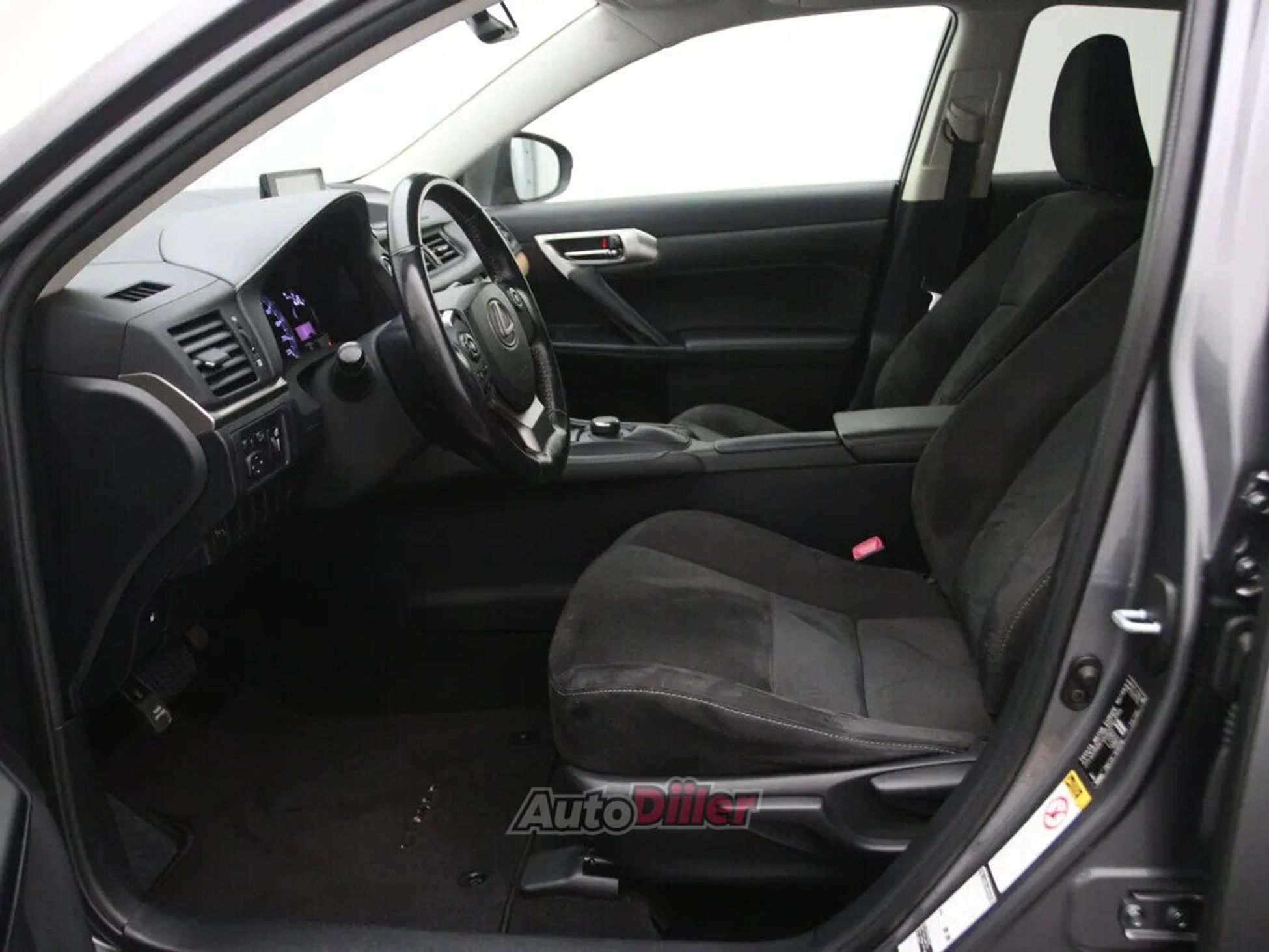 Lexus CT 200h Comfort 1.8 100kW 2015, photo 4/10