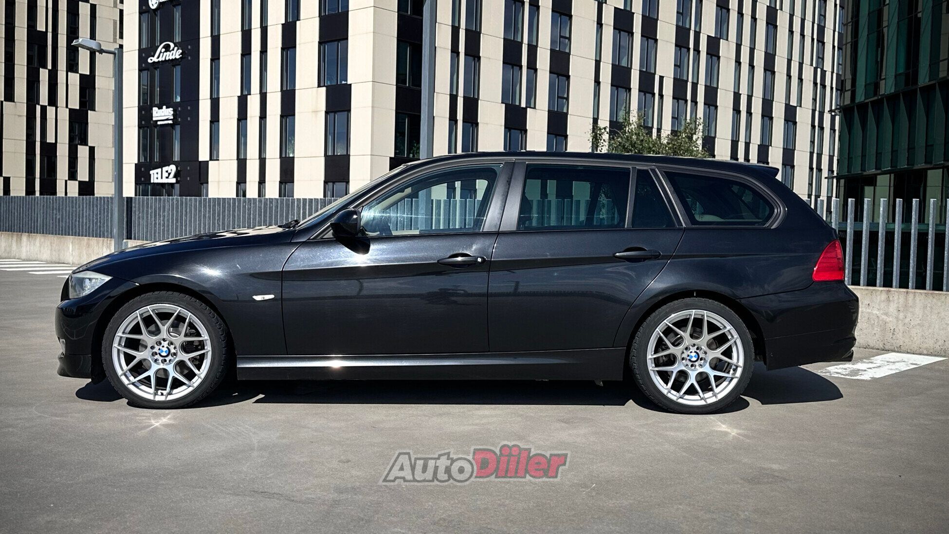 BMW 320 LCI Shadowline 2.0 130kW 2010, photo 3/10