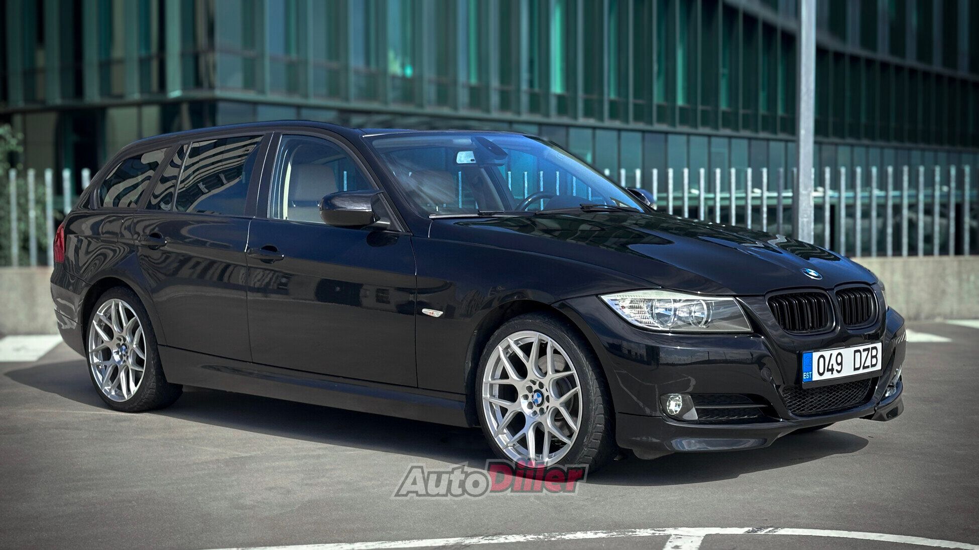 BMW 320 LCI Shadowline 2.0 130kW 2010, photo 2/10