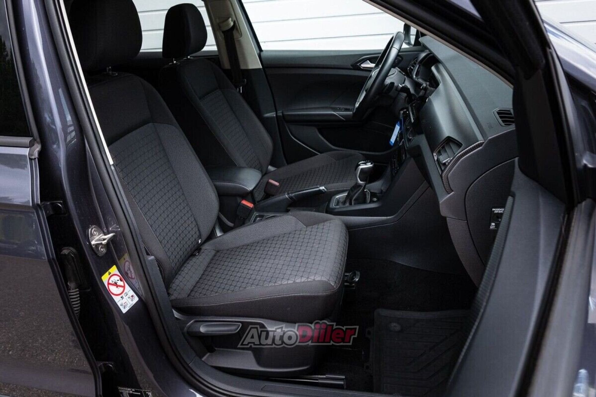 Volkswagen T-Cross 1.0 81kW 2023, photo 6/10